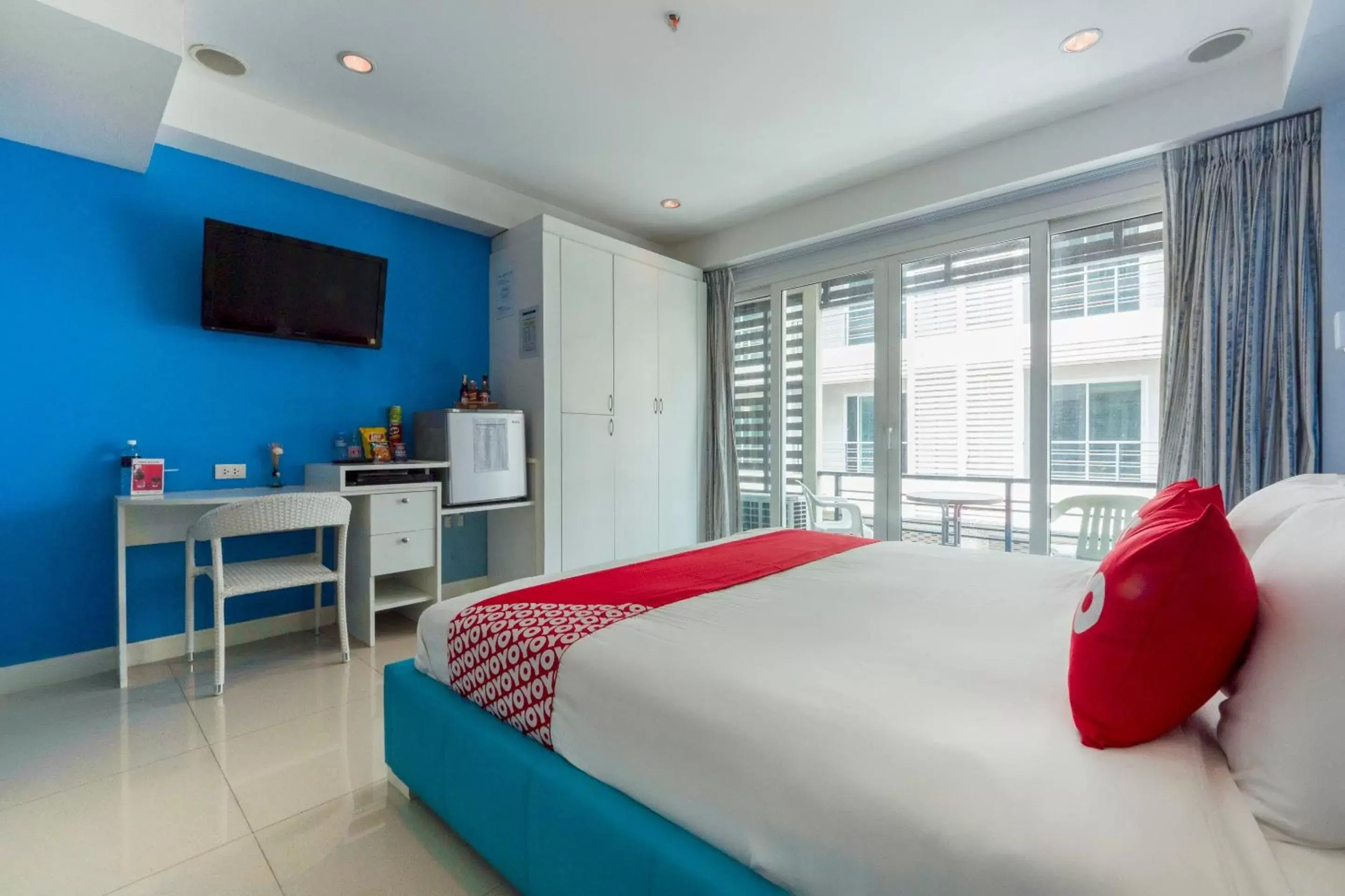 Bedroom, TV/Entertainment Center in Access Inn Pattaya