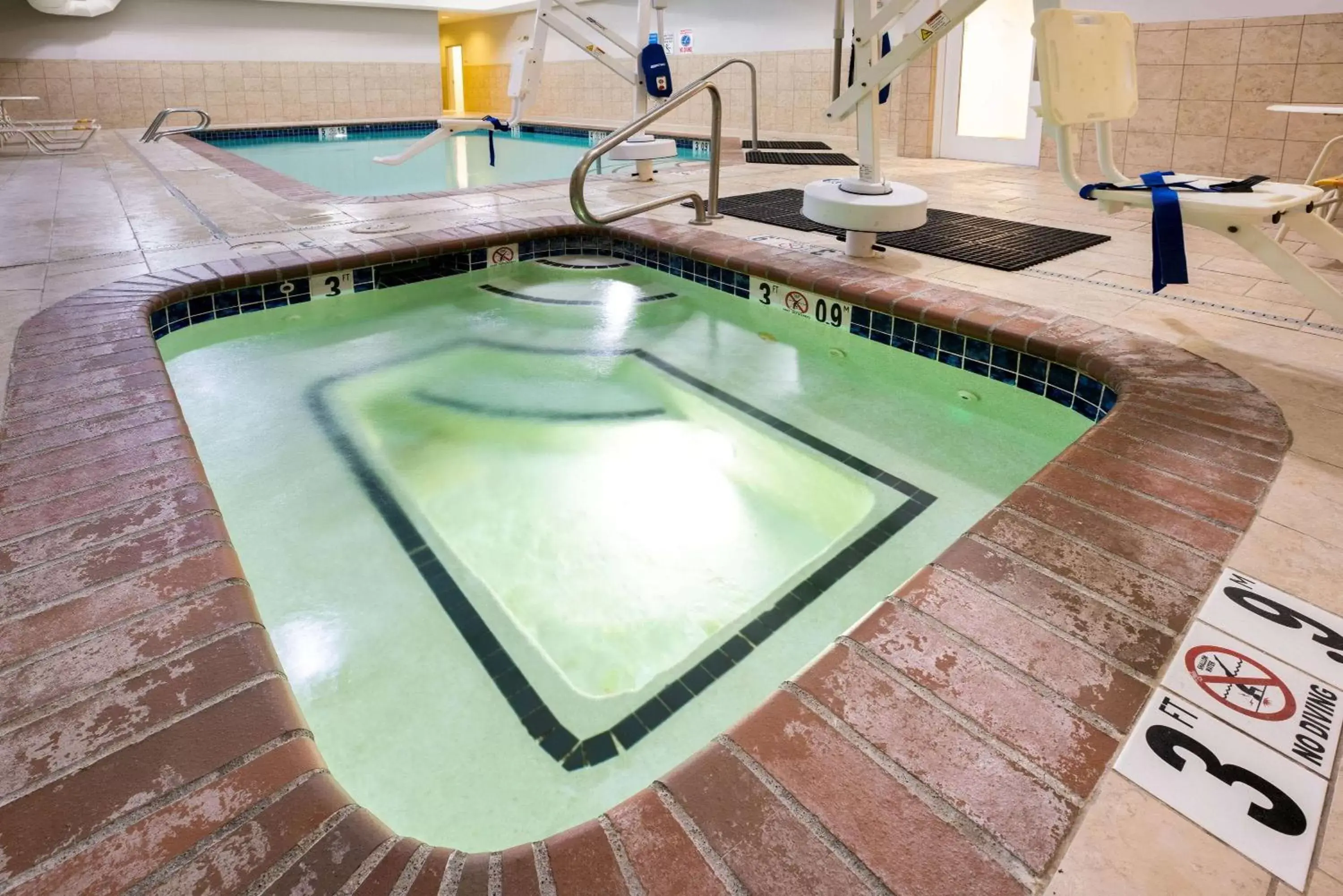 Hot Tub, Swimming Pool in La Quinta by Wyndham Bellingham