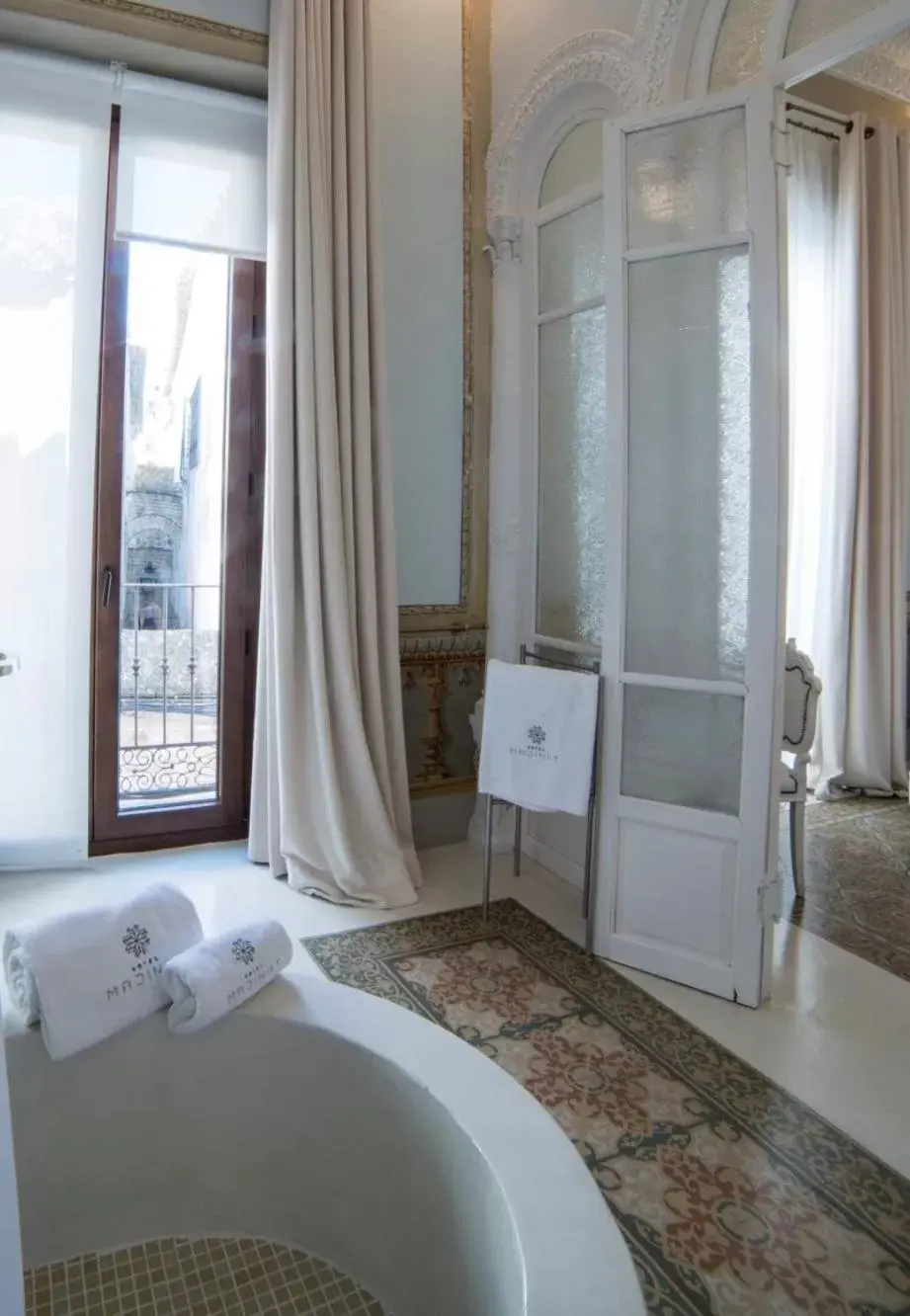 Shower, Bathroom in Hotel Madinat