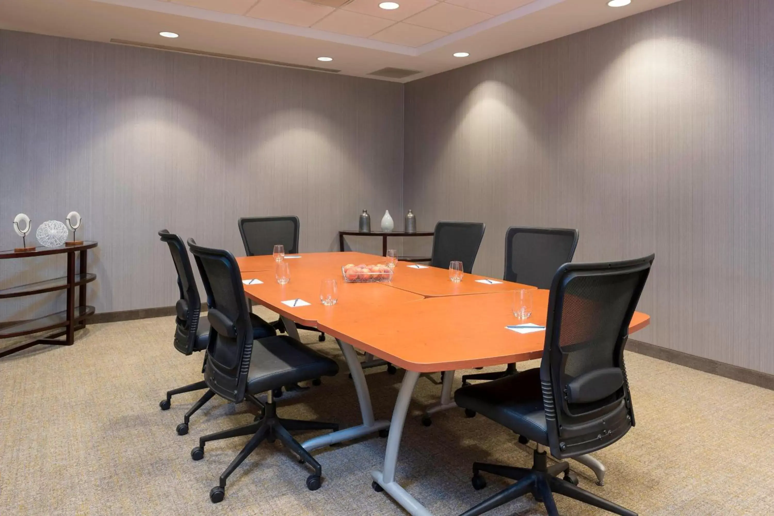 Meeting/conference room in SpringHill Suites Detroit Auburn Hills