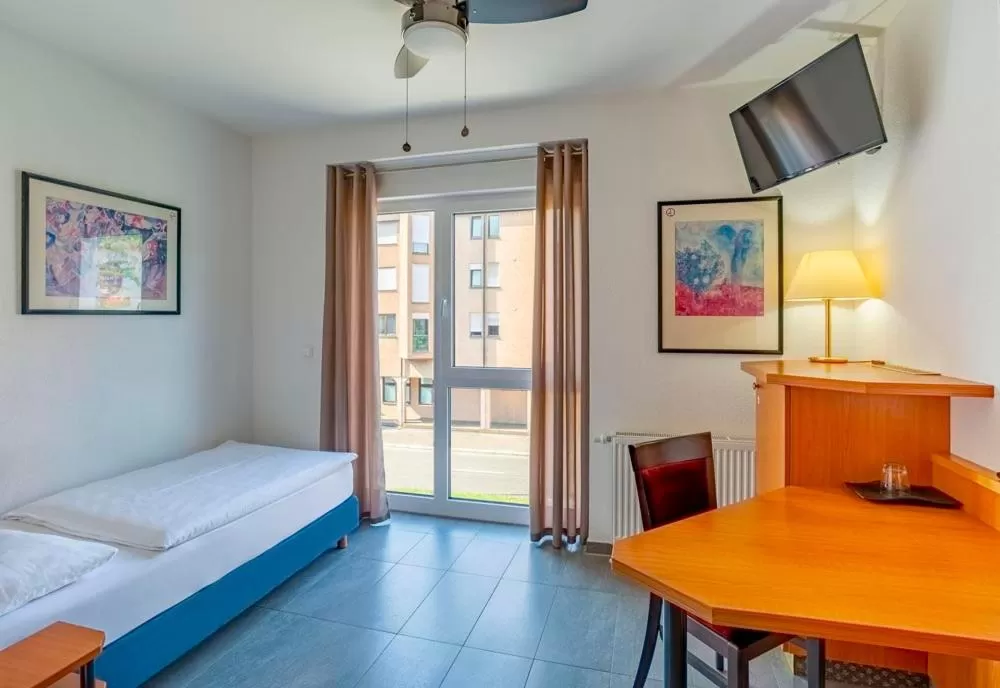 TV and multimedia, Bed in Heilbronner Hotel am schönen Theater