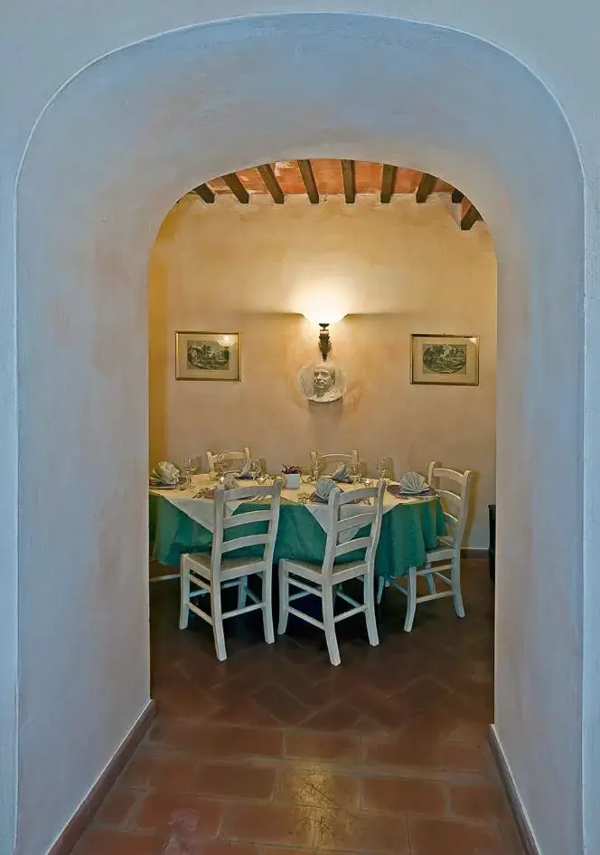 Restaurant/Places to Eat in Hotel Villa Cheli