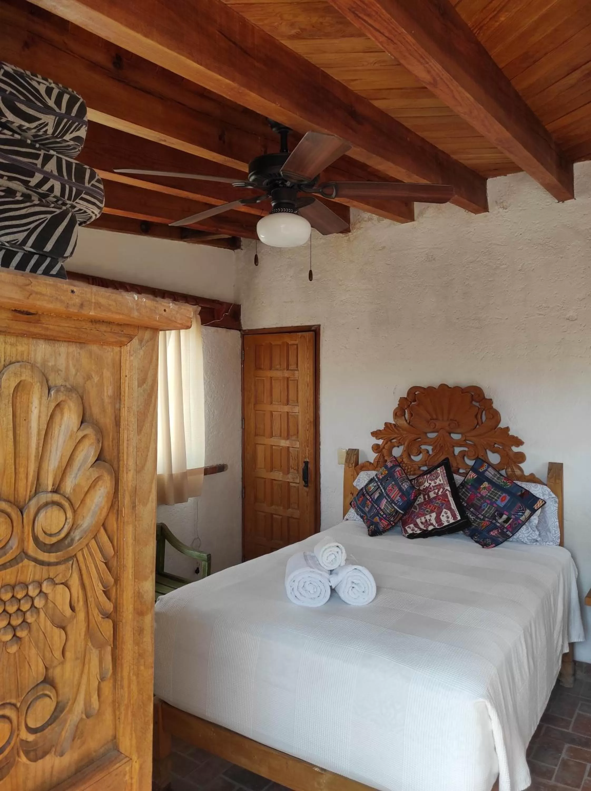 Photo of the whole room, Bed in Nunõ