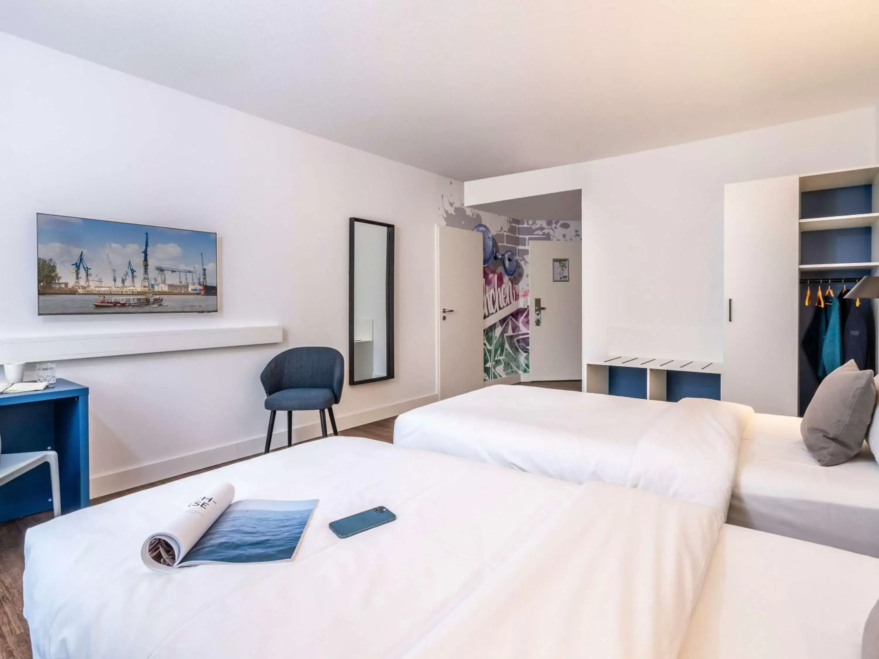 Bedroom, Bed in ibis Styles Hamburg Alster City