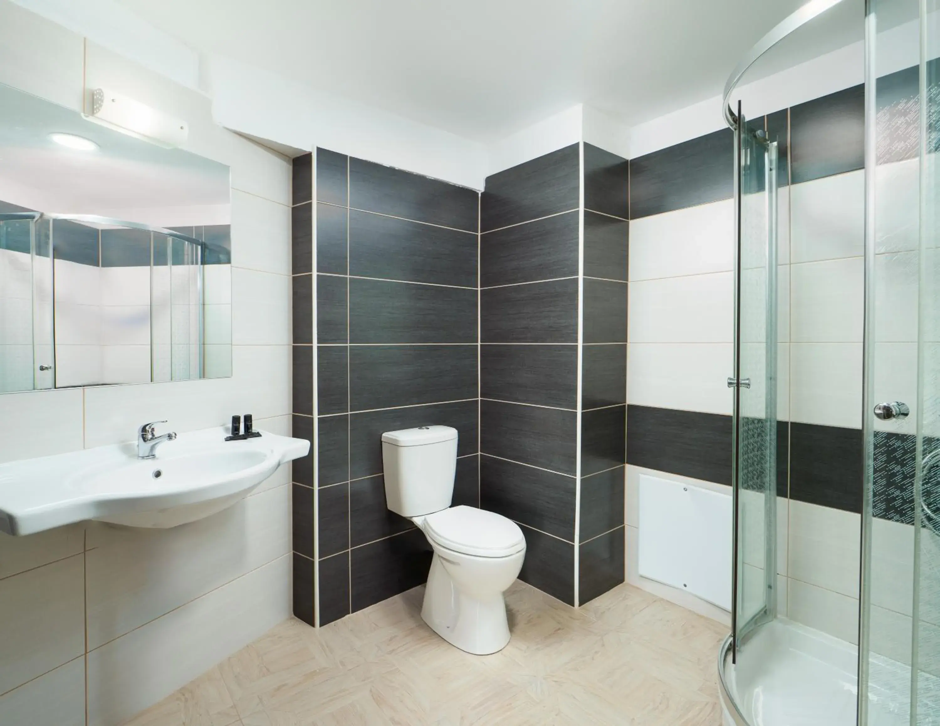 Shower, Bathroom in El Greco Hotel