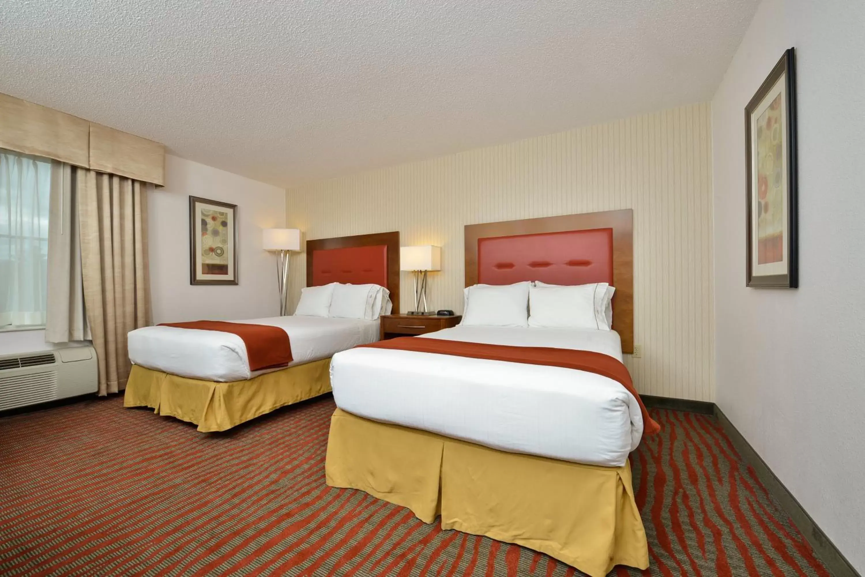 Photo of the whole room, Bed in Holiday Inn Express Boston/Milford Hotel, an IHG Hotel