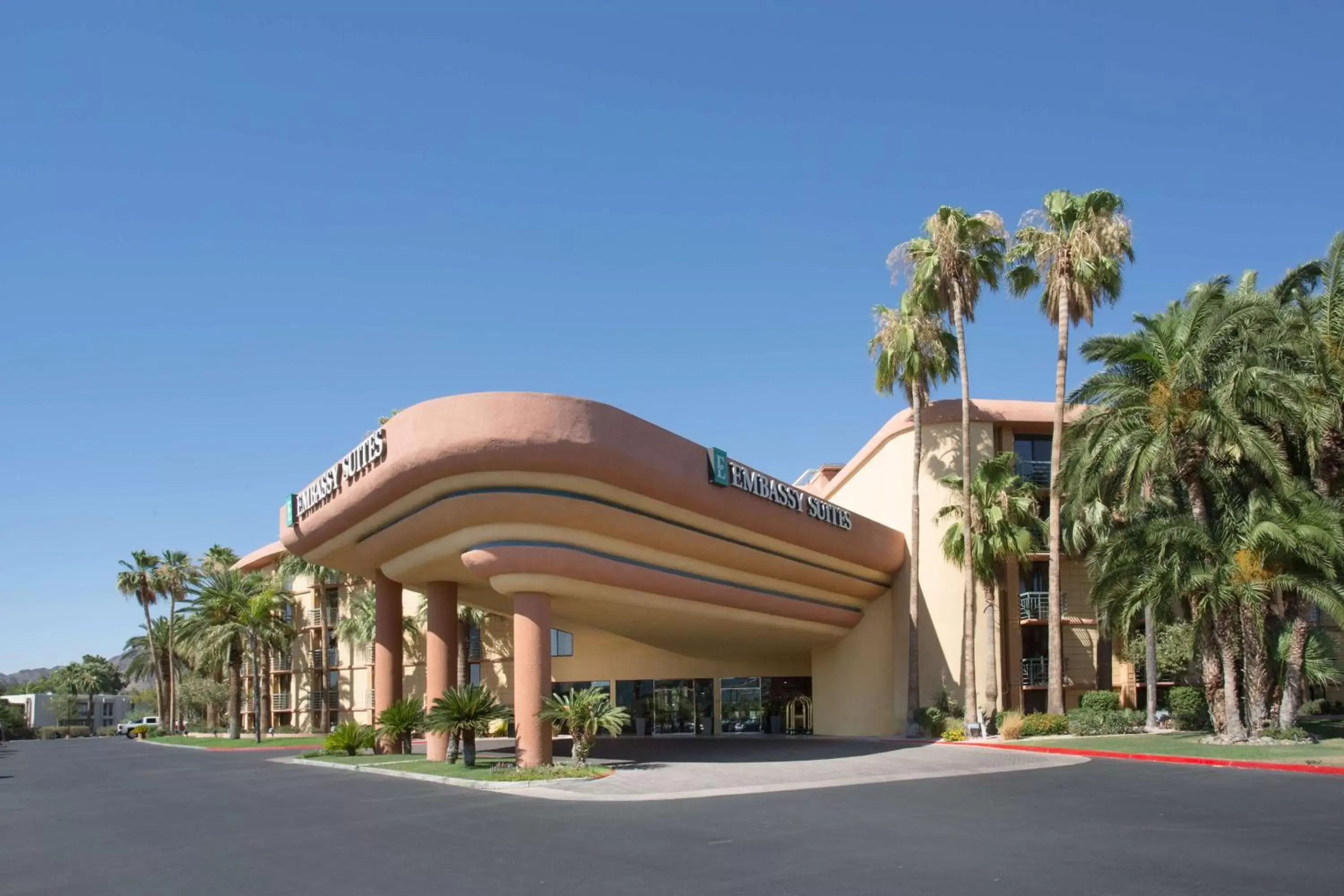 Property Building in Embassy Suites by Hilton Phoenix Biltmore