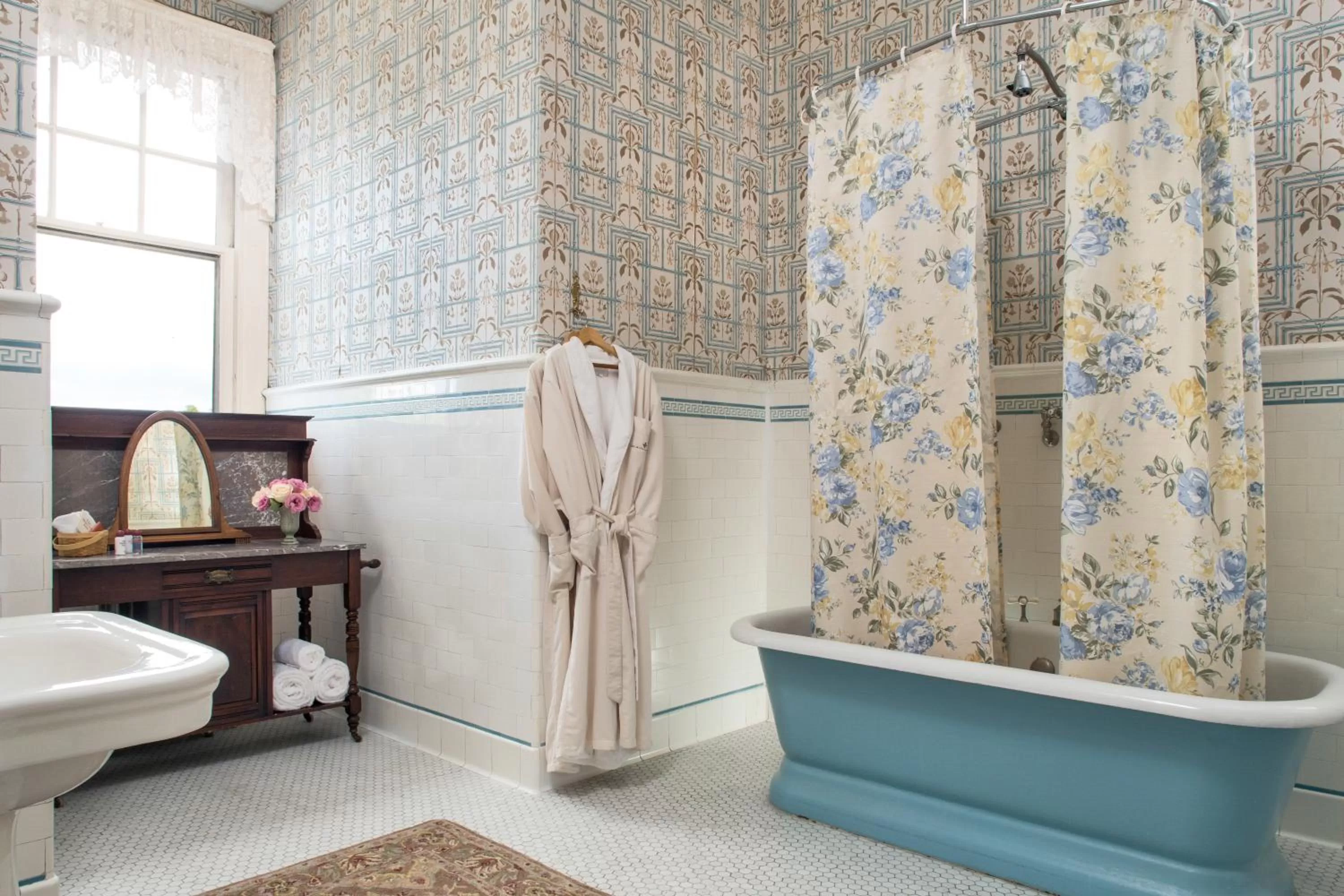 Bathroom in Mercersburg Inn