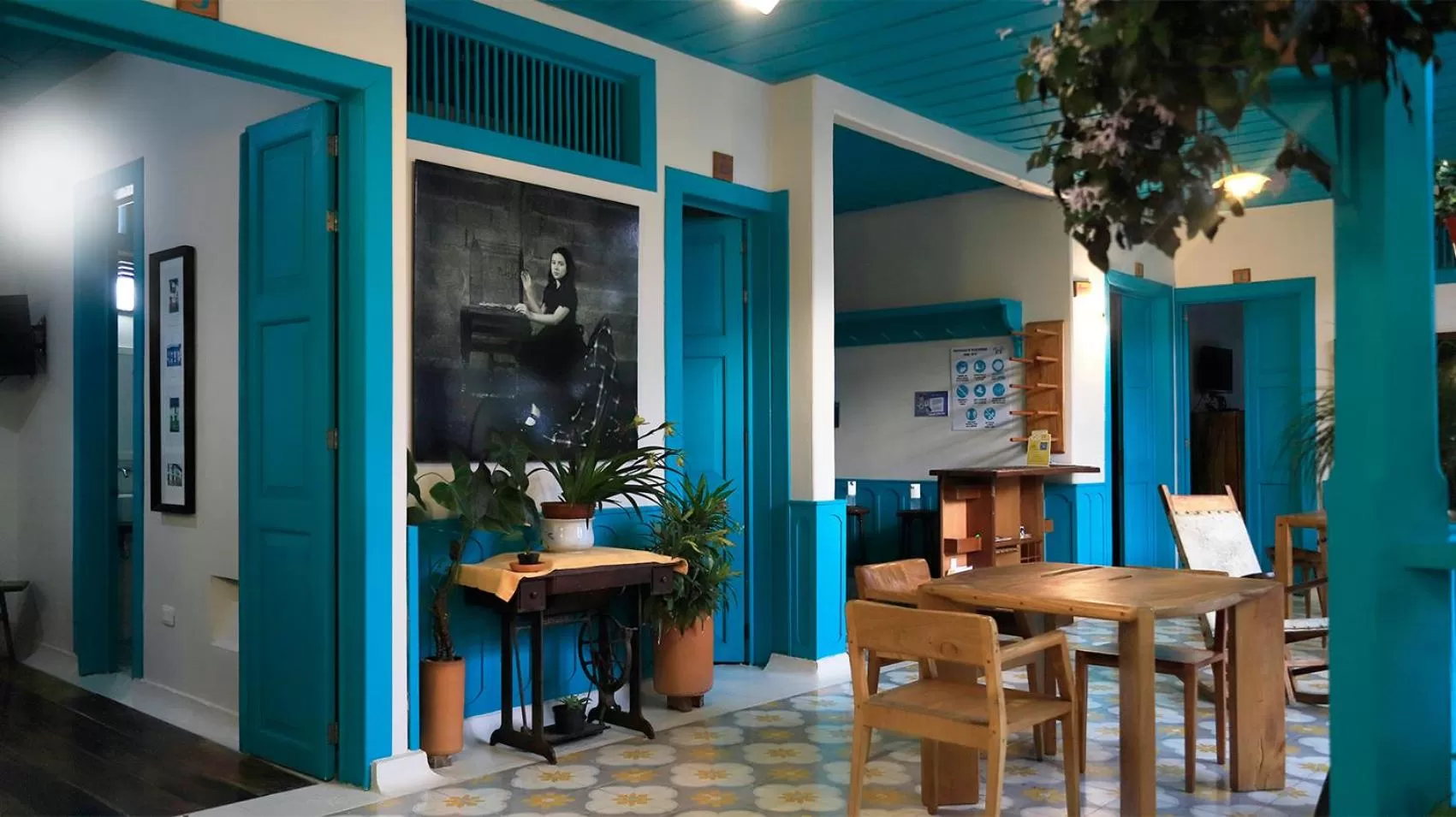 Property building in Casa de las Dos Palmas