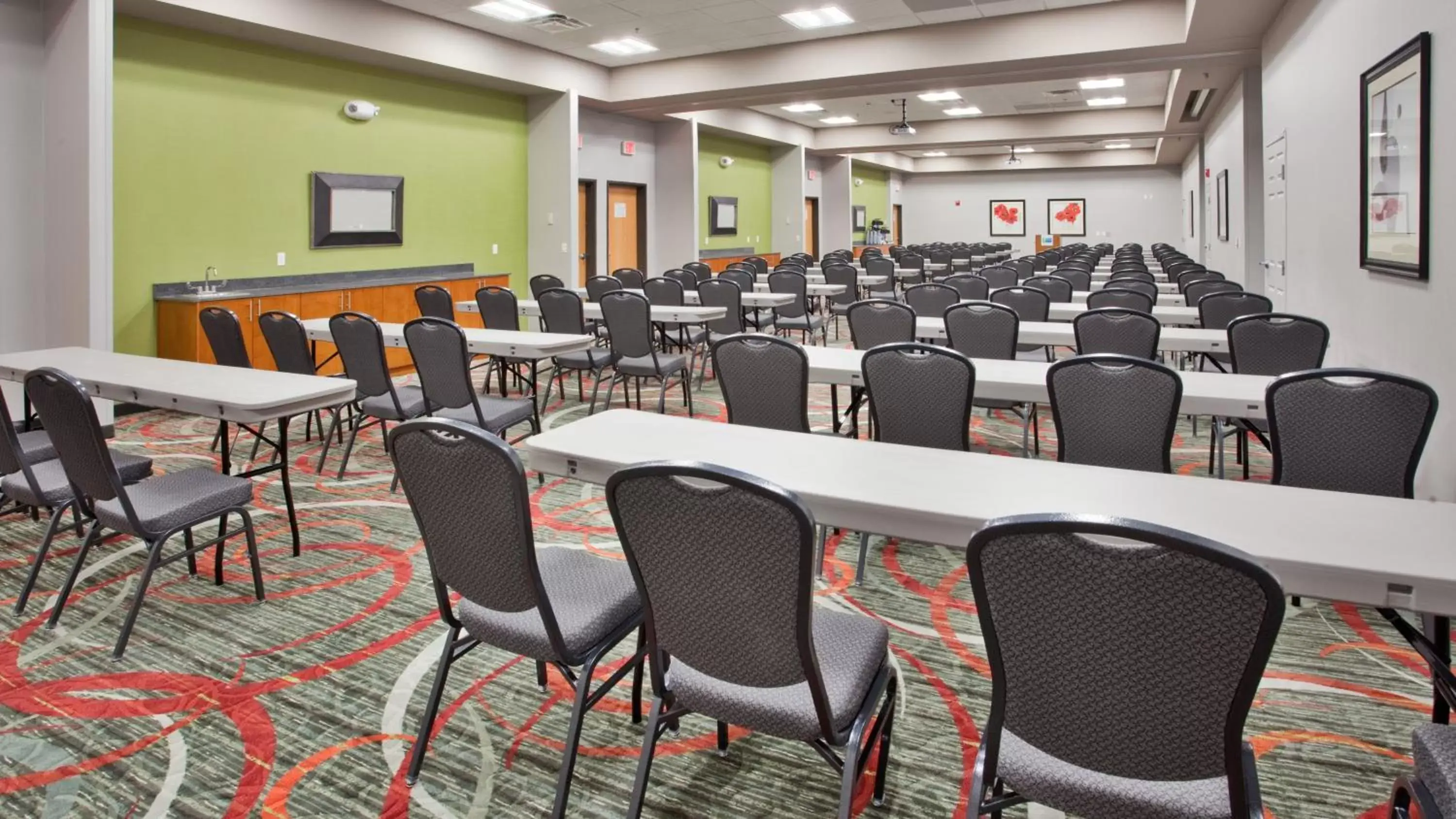 Meeting/conference room in Holiday Inn Express Fremont, an IHG Hotel