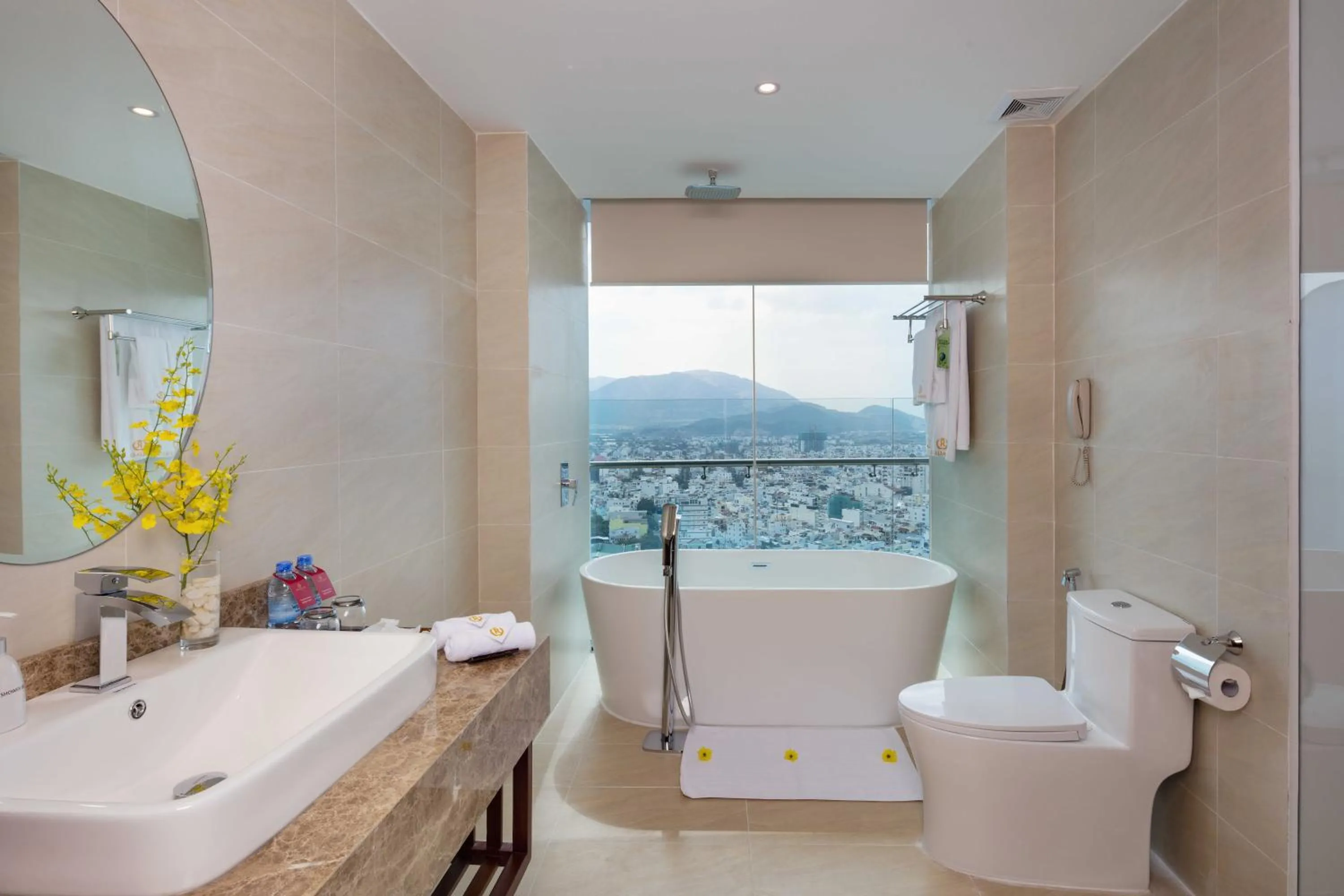 Toilet in Regalia Gold Hotel