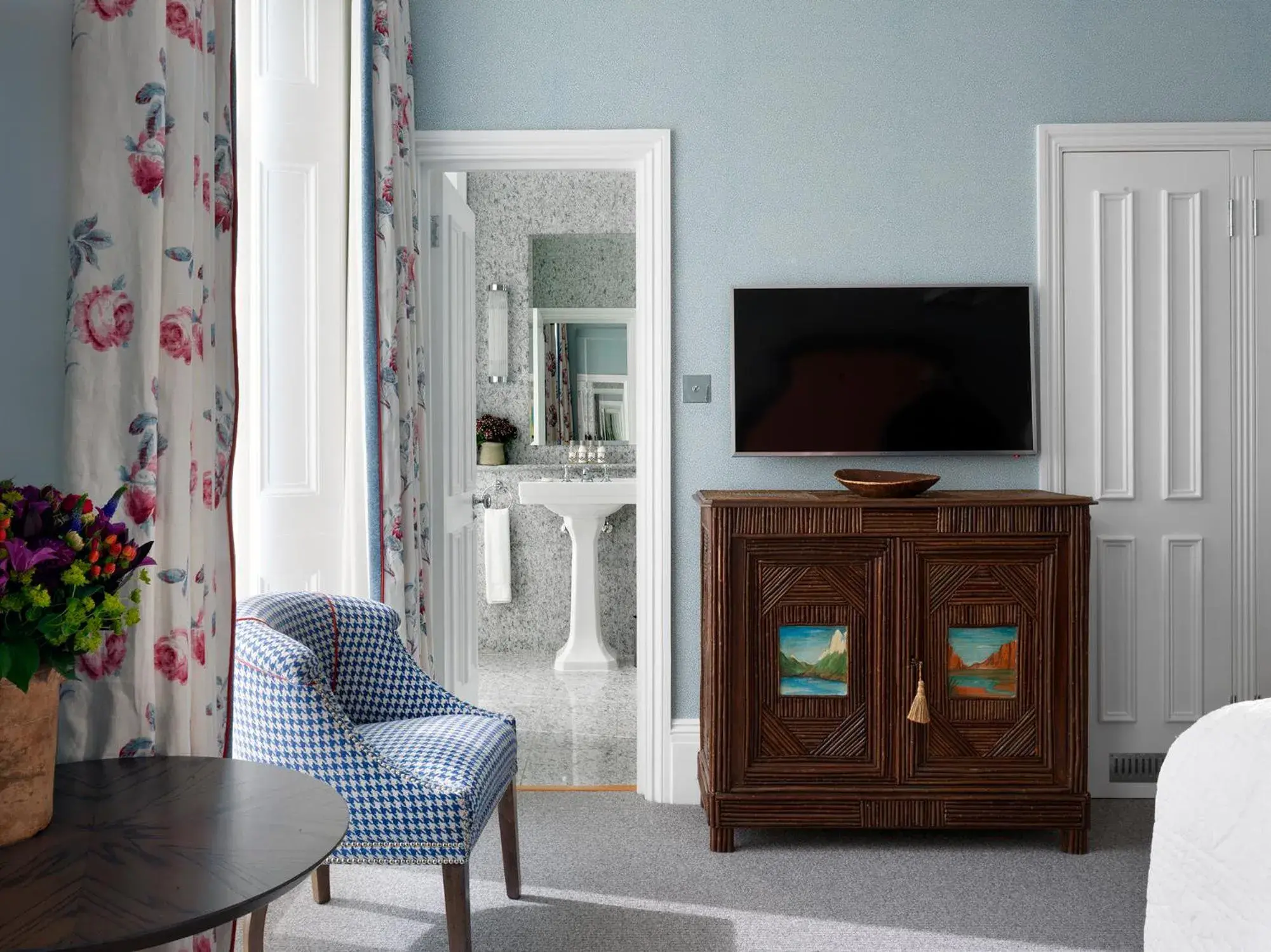Bedroom, TV/Entertainment Center in Number Sixteen, Firmdale Hotels