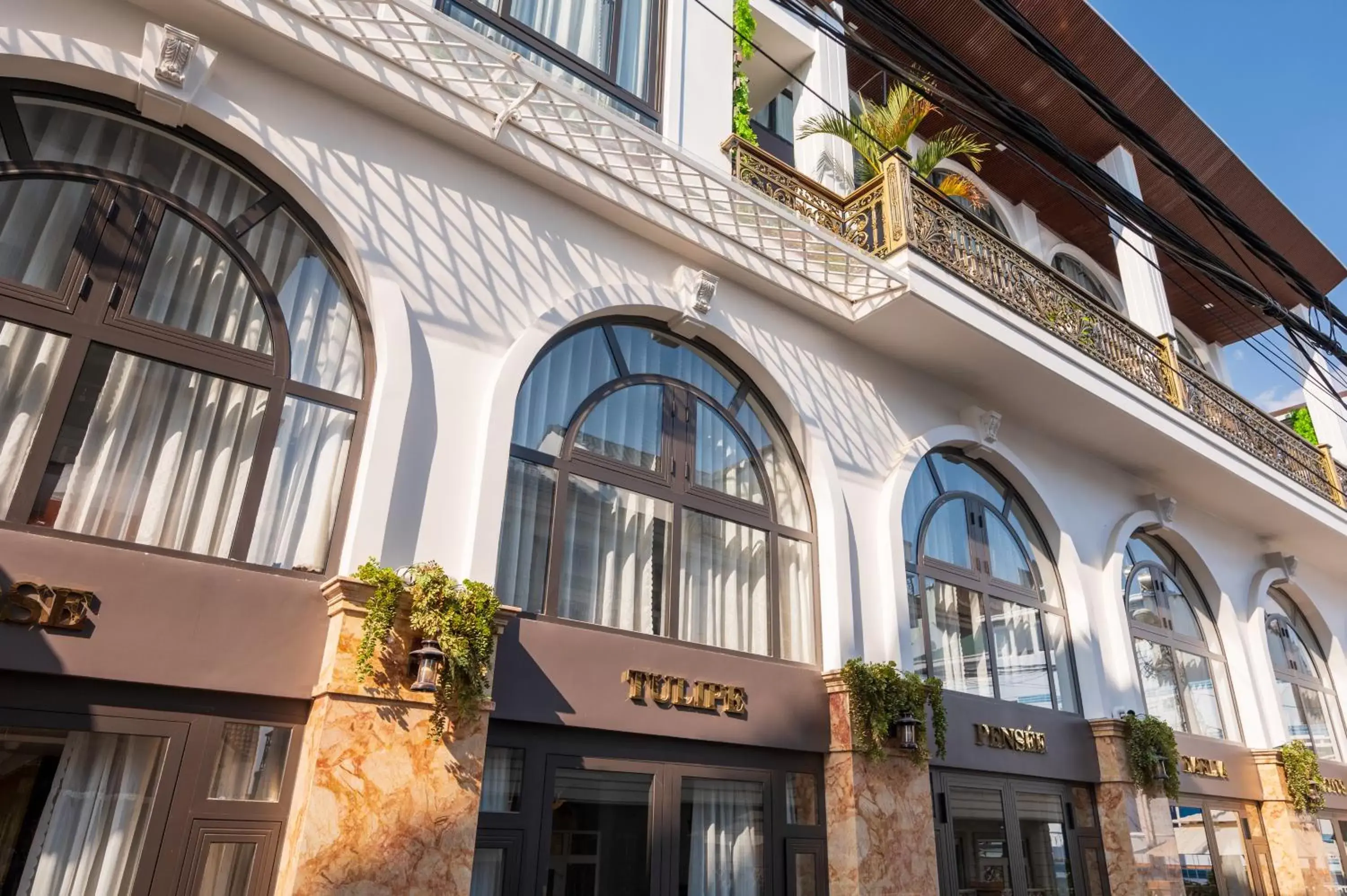 Property building in La Fleur Premium Central Apartment Hotel Property building in La Fleur Premium Central Apartment Hotel