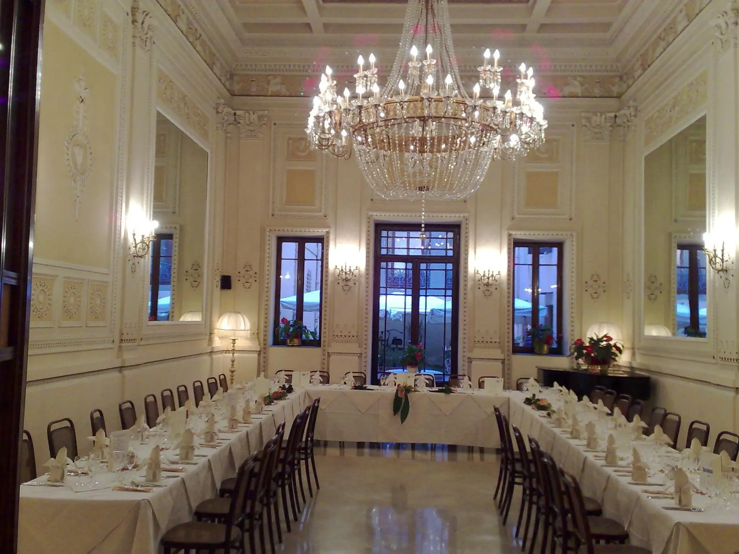 Restaurant/places to eat in Grand Hotel Plaza & Locanda Maggiore