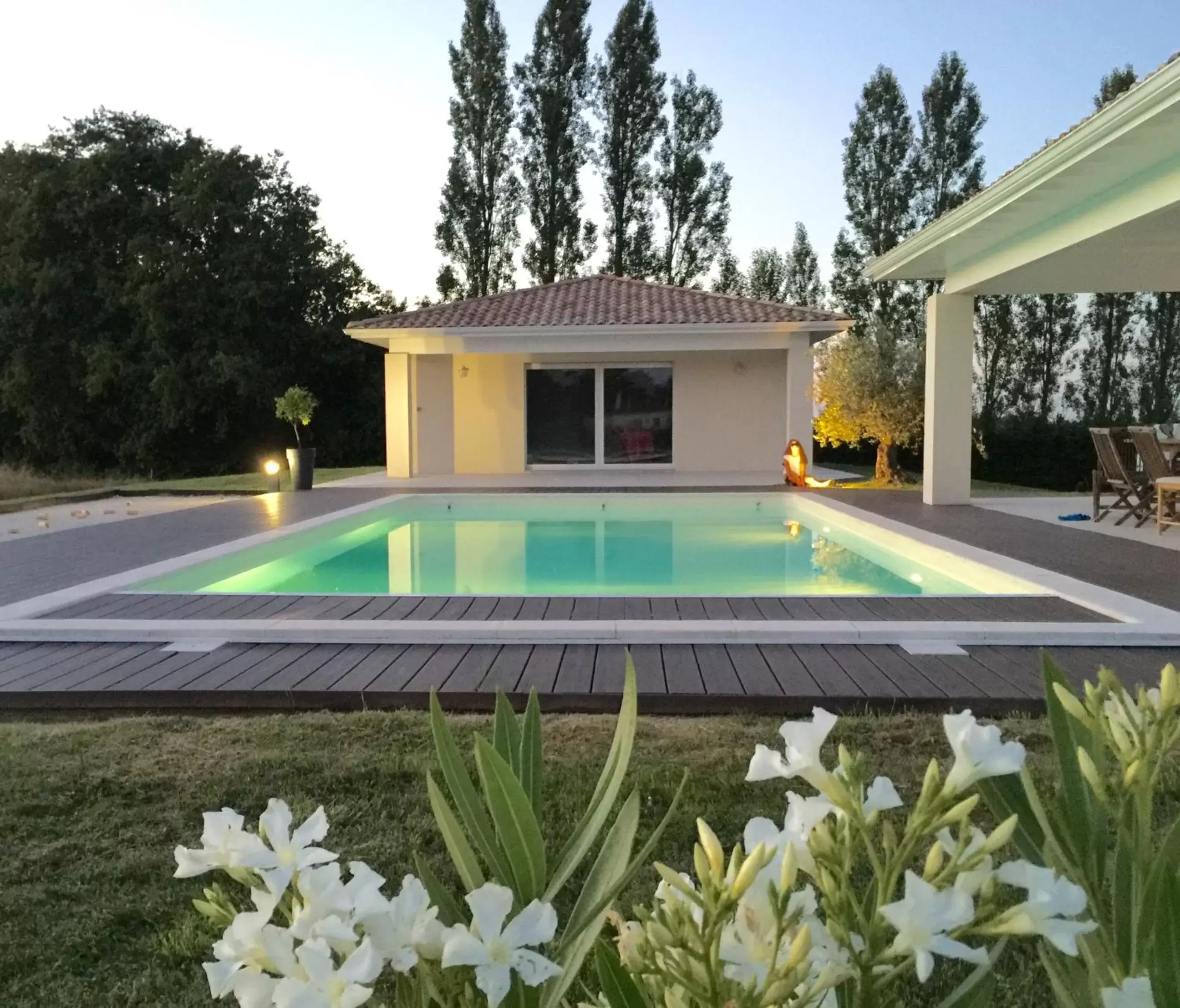 Property building, Swimming Pool in Chambre d'hôtes Ama