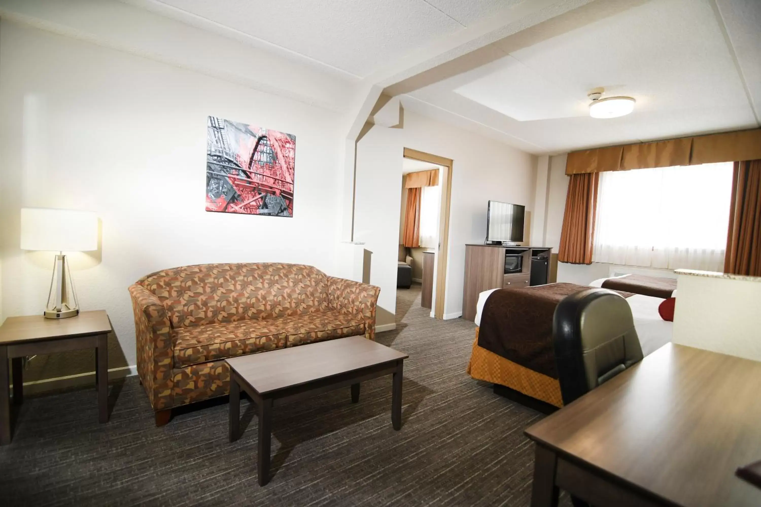 Photo of the whole room, Seating Area in Best Western Plus Sandusky Hotel & Suites