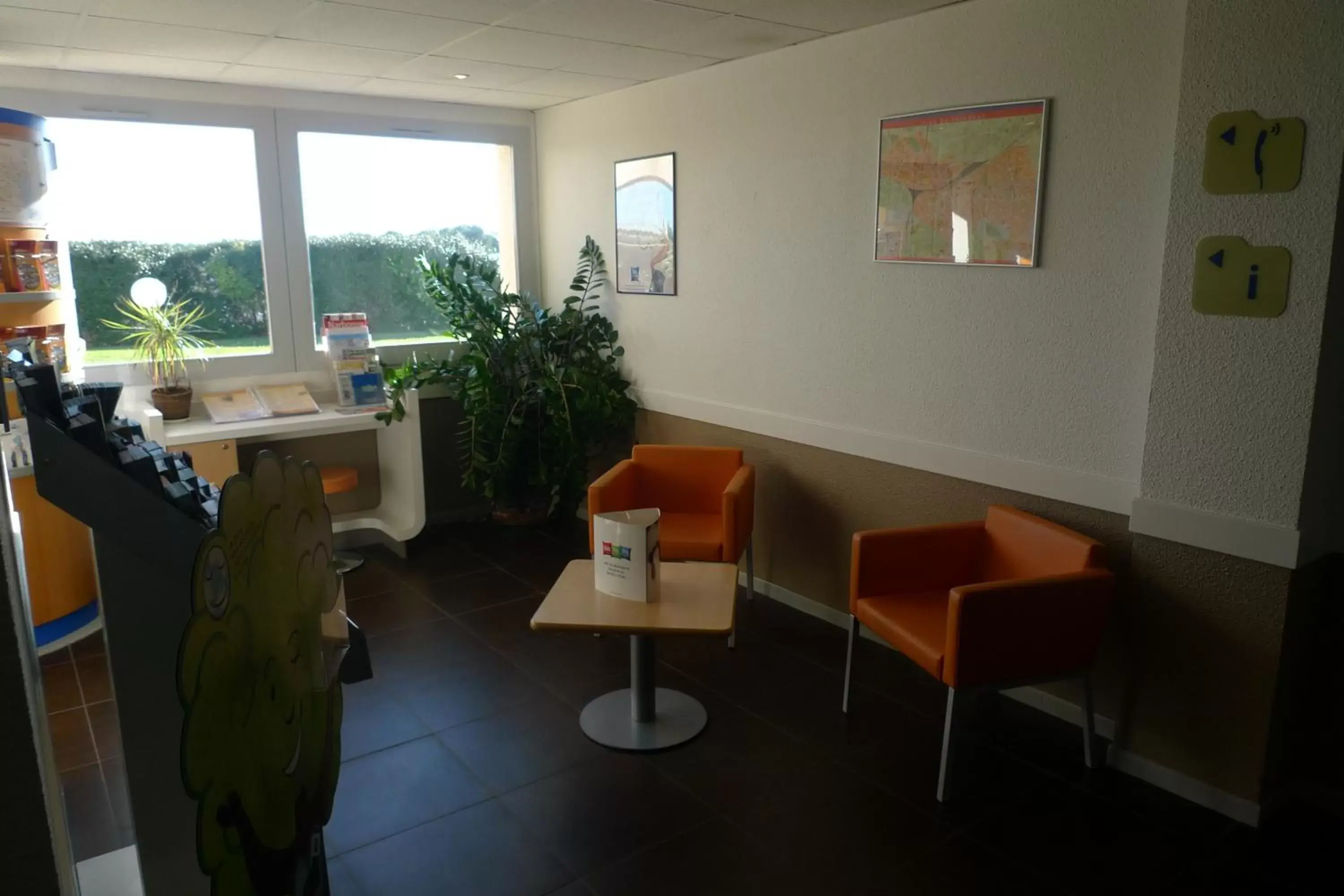 Lobby or reception in ibis budget Narbonne Sud A9/A61