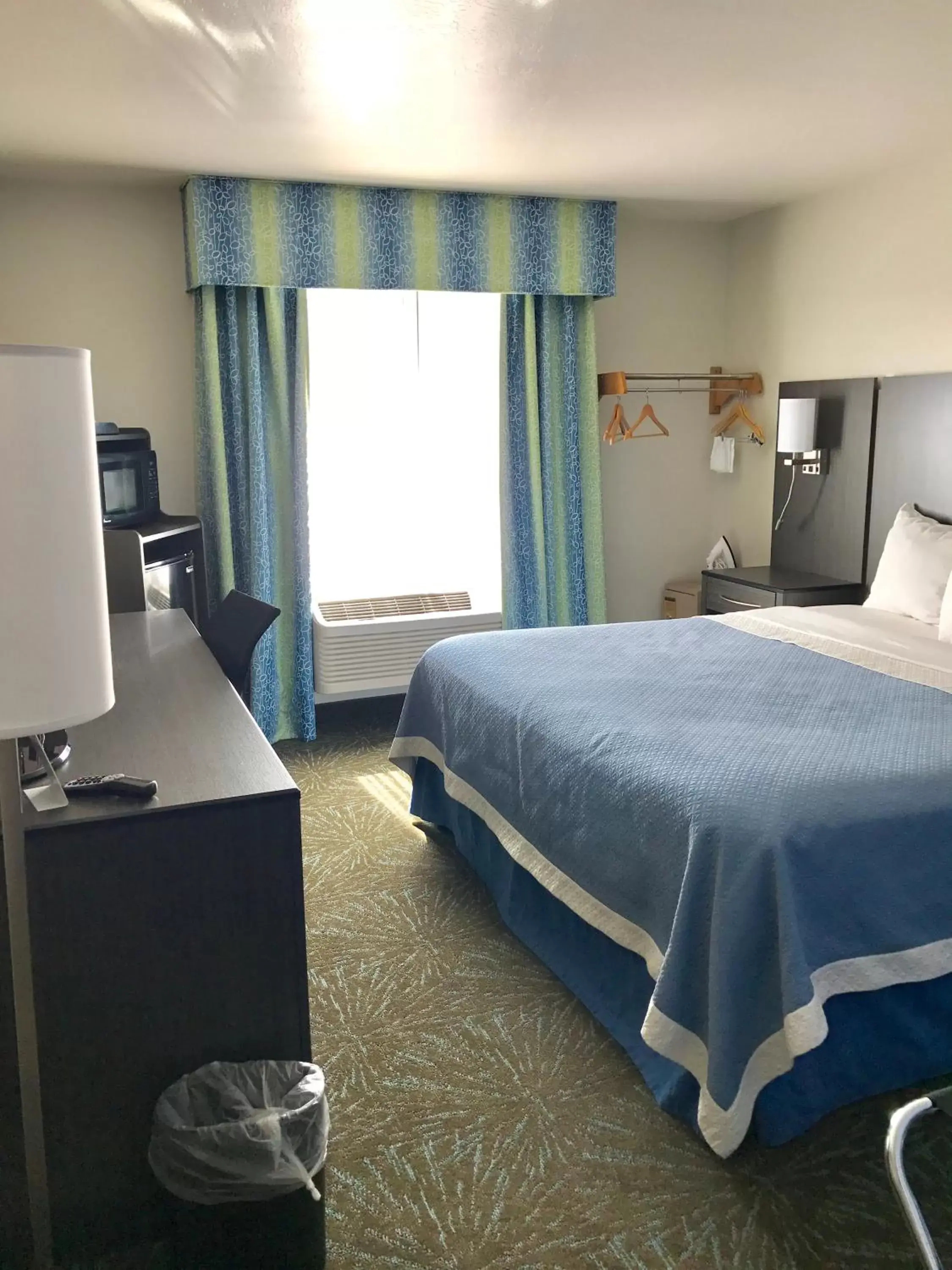 Photo of the whole room, Bed in Days Inn & Suites by Wyndham East Flagstaff