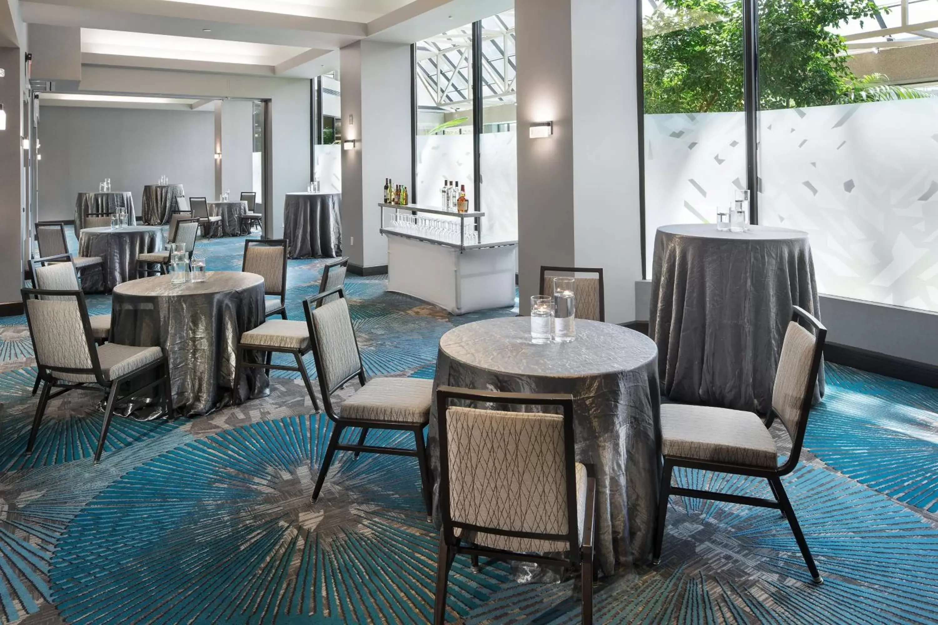 Meeting/conference room, Restaurant/Places to Eat in Crystal Gateway Marriott