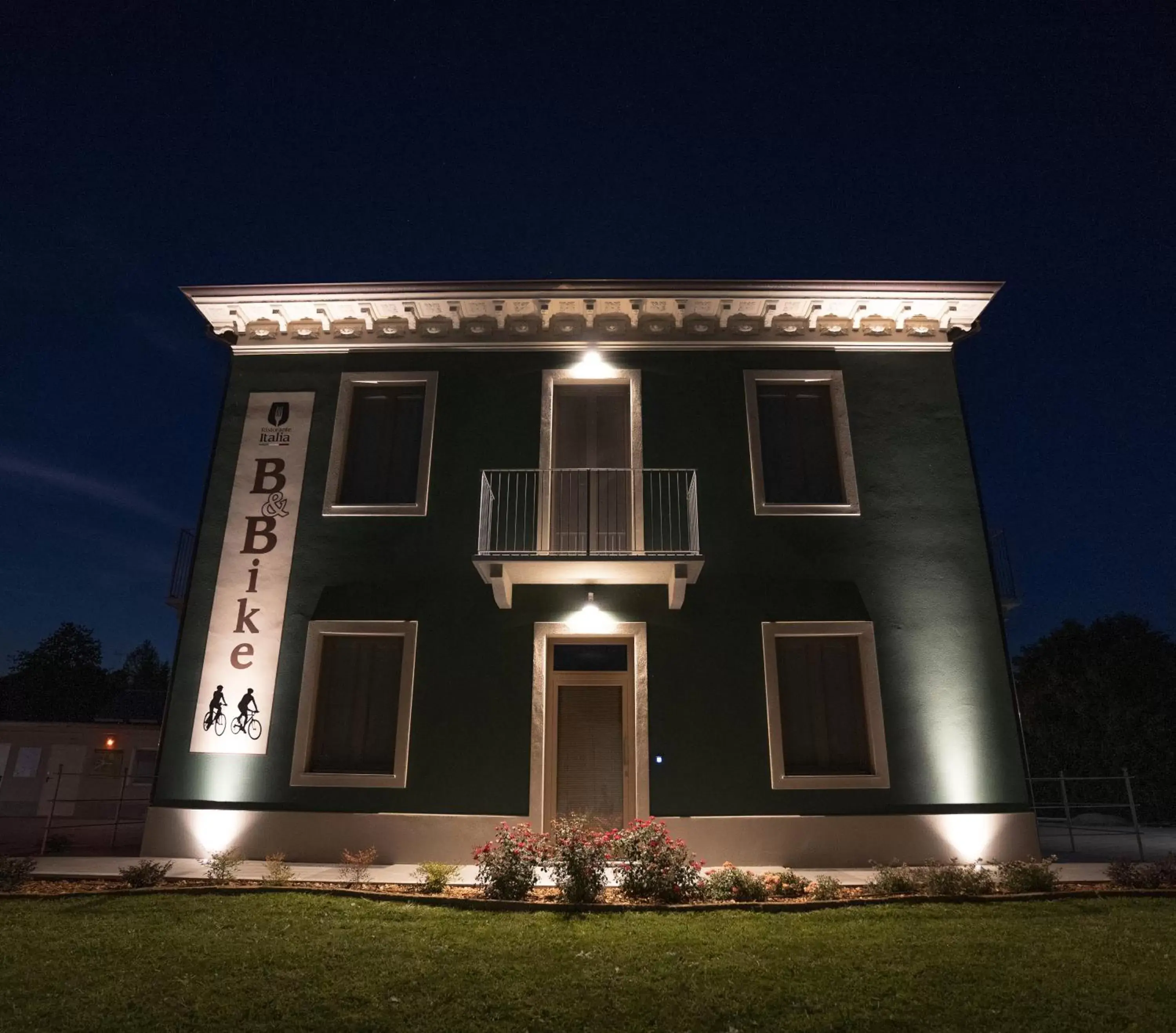 Facade/entrance, Property Building in B & Bike di Ristorante Italia