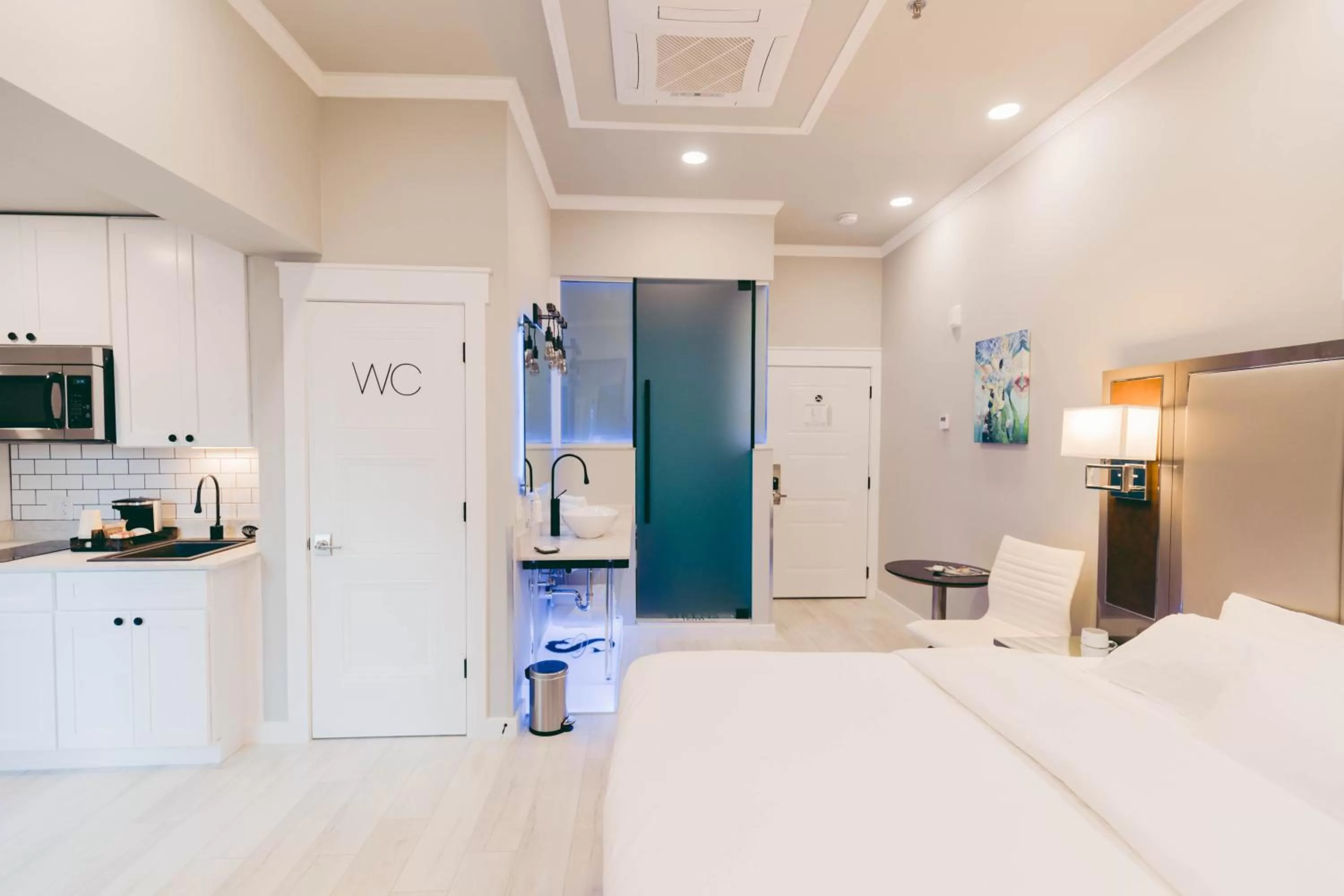 Bed in River Sirens Hotel-Contactless Check in Hotel