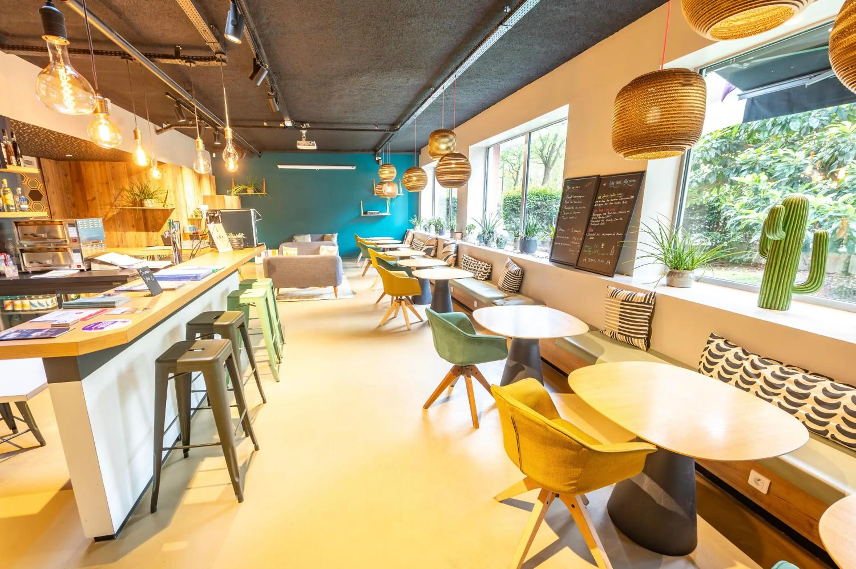 Living room in ibis Styles Paris 16 Boulogne