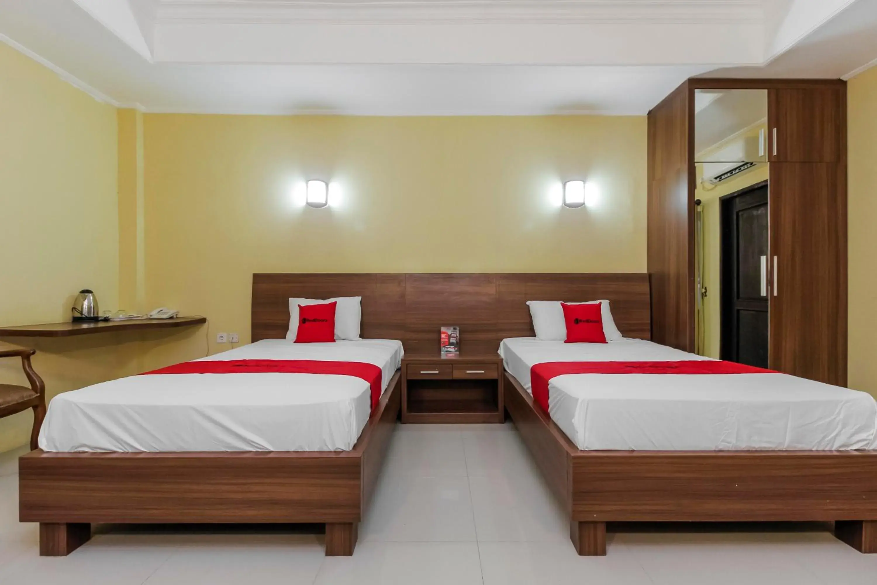 Bedroom, Bed in RedDoorz near Taman Samarendah