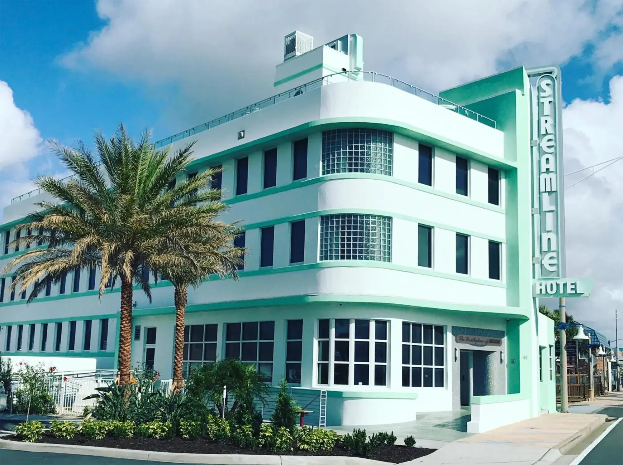 Facade/entrance in The Streamline Hotel - Daytona Beach