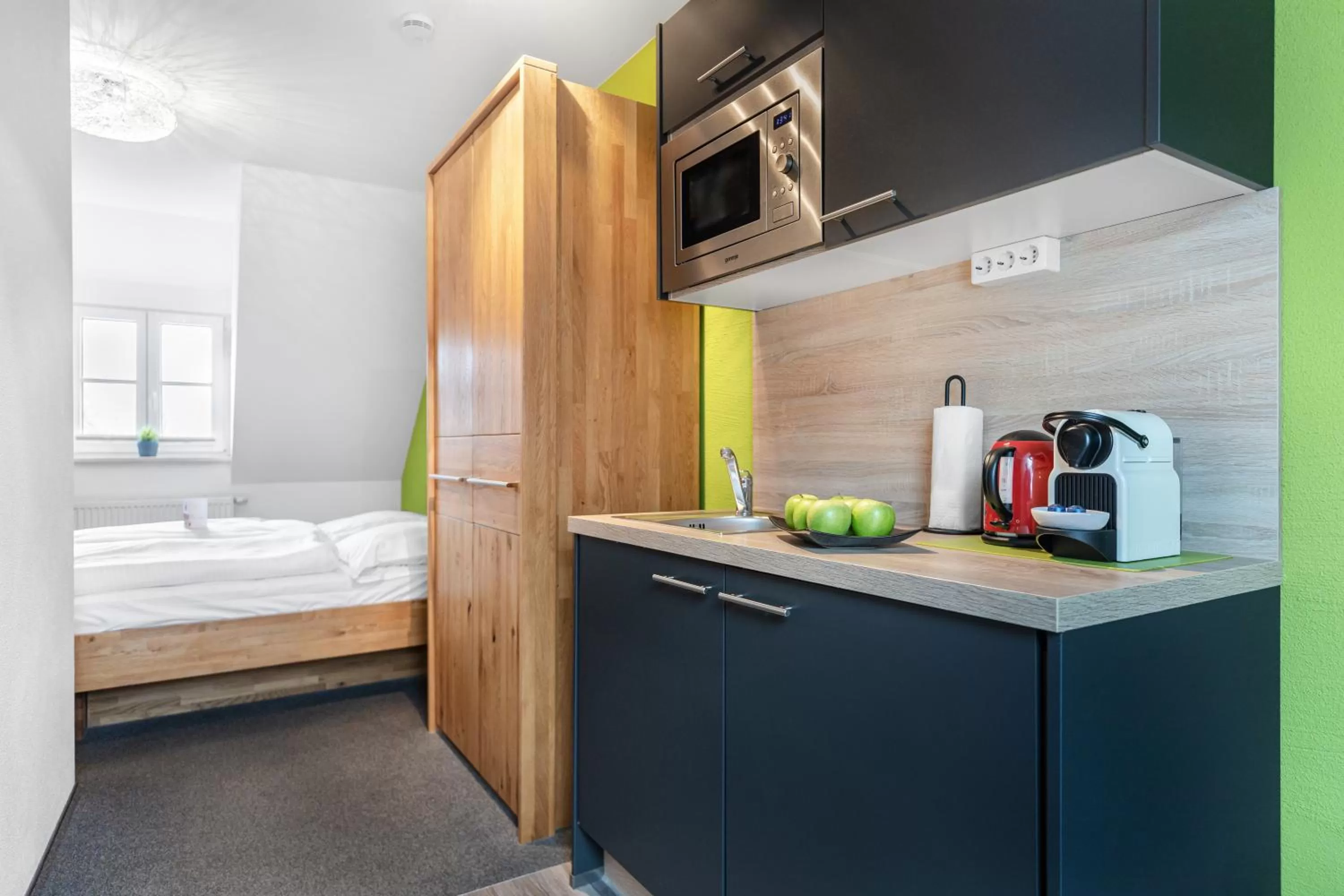 Kitchen or kitchenette, Bed in Schieners Hotel & Apfelhof Apartments