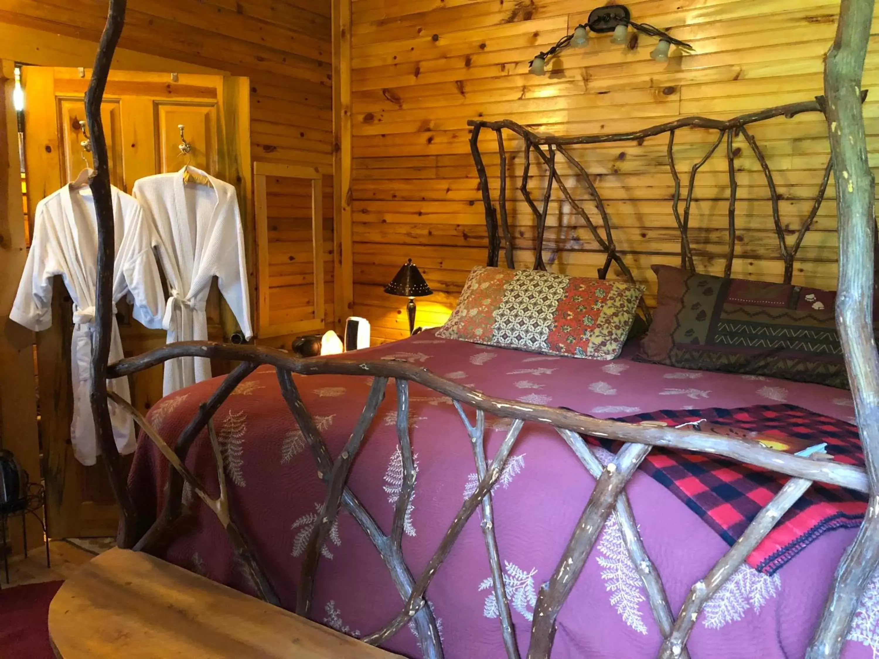 Creekwalk Inn Bed and Breakfast with Cabins