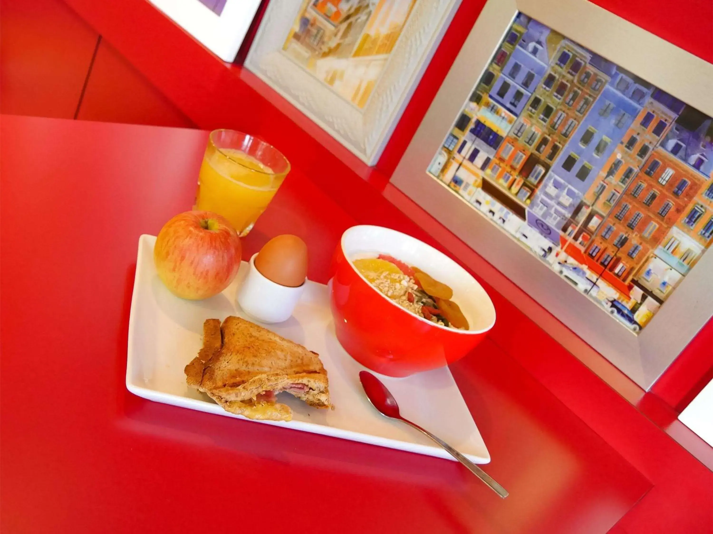 Restaurant/places to eat in ibis Styles Honfleur Centre Historique