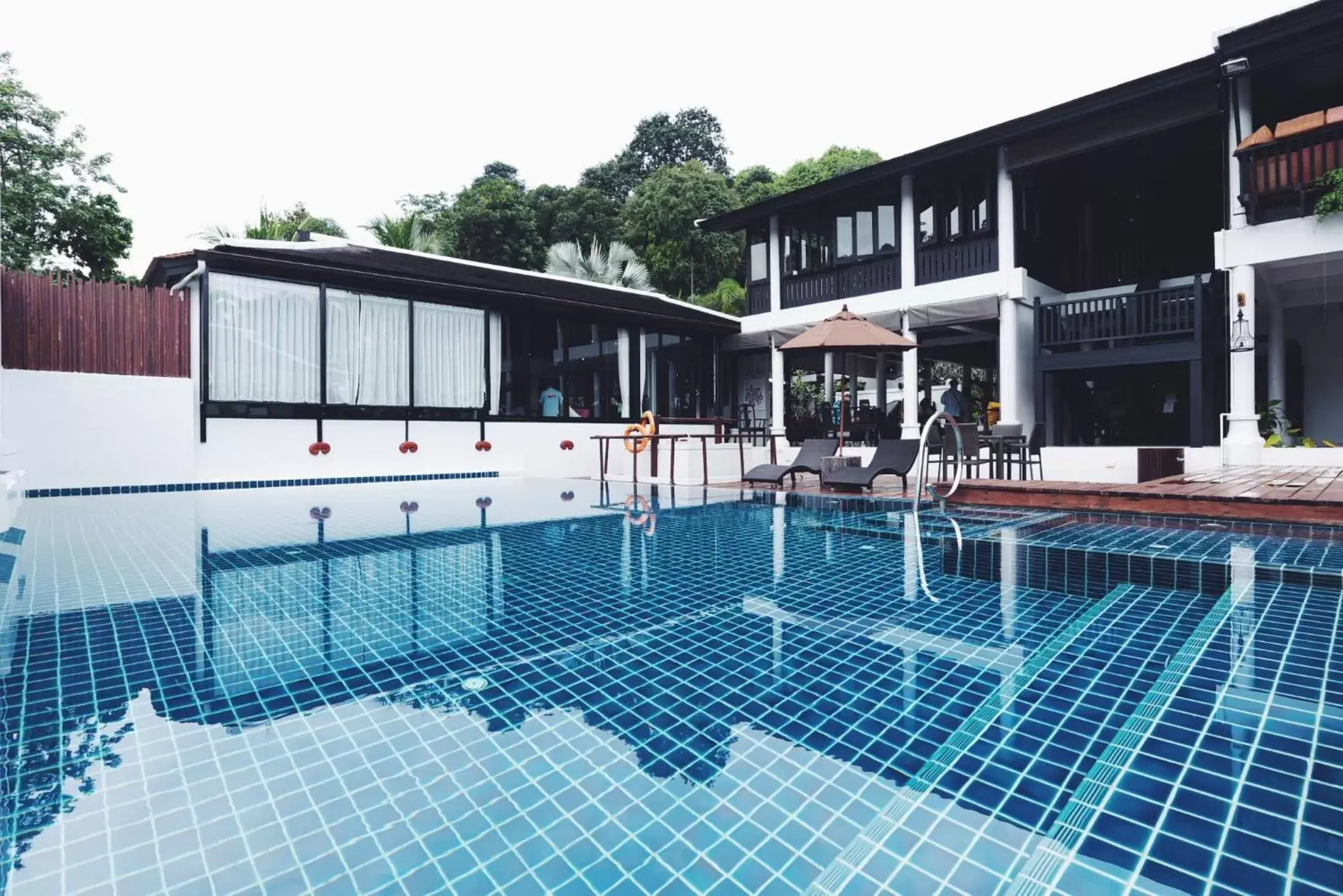 Swimming pool in Numsai Khaosuay Resort Swimming pool in Numsai Khaosuay Resort