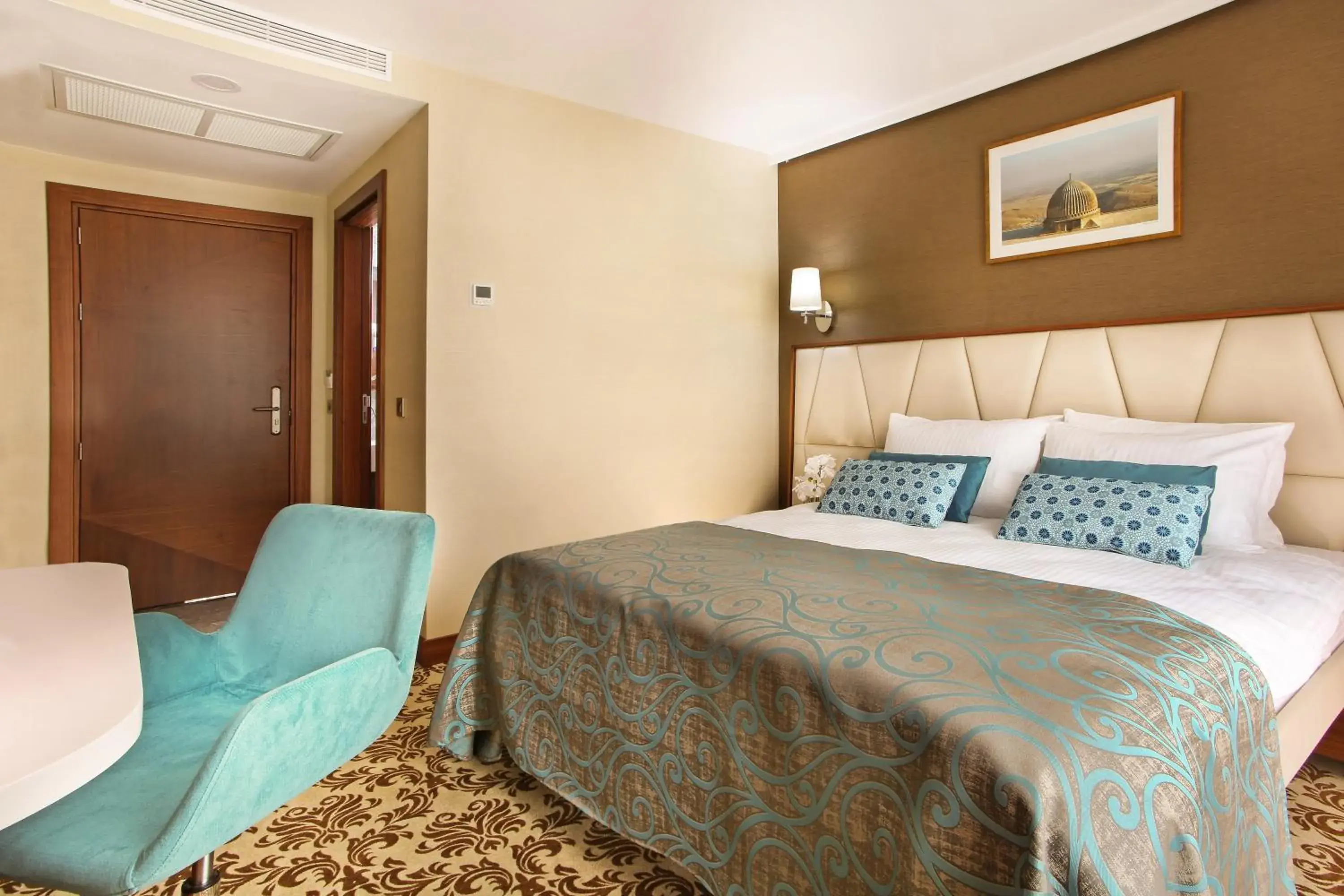 Shower, Bed in Mard-inn Hotel