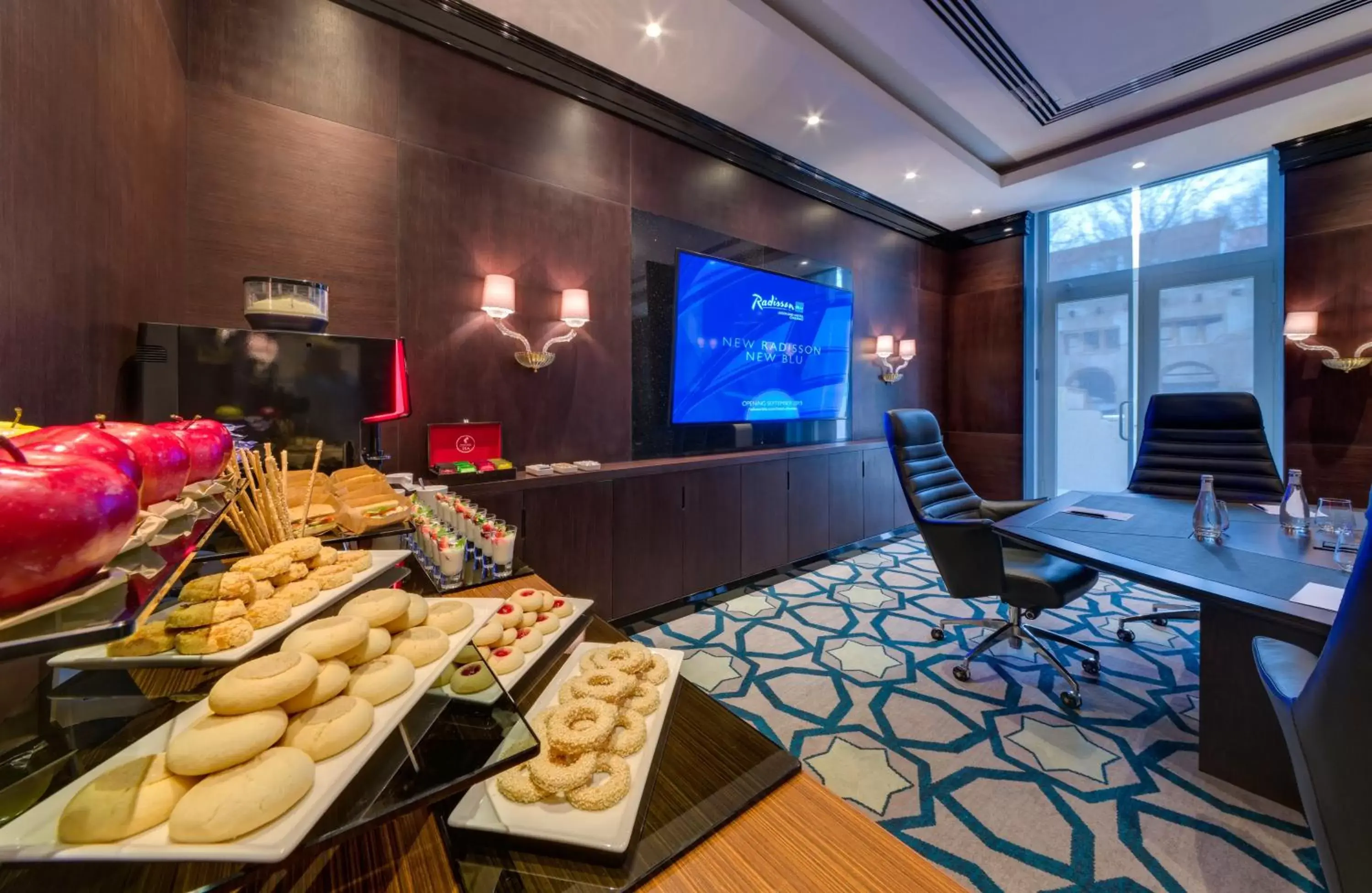 Business facilities, TV/Entertainment Center in Radisson Blu Leogrand Hotel