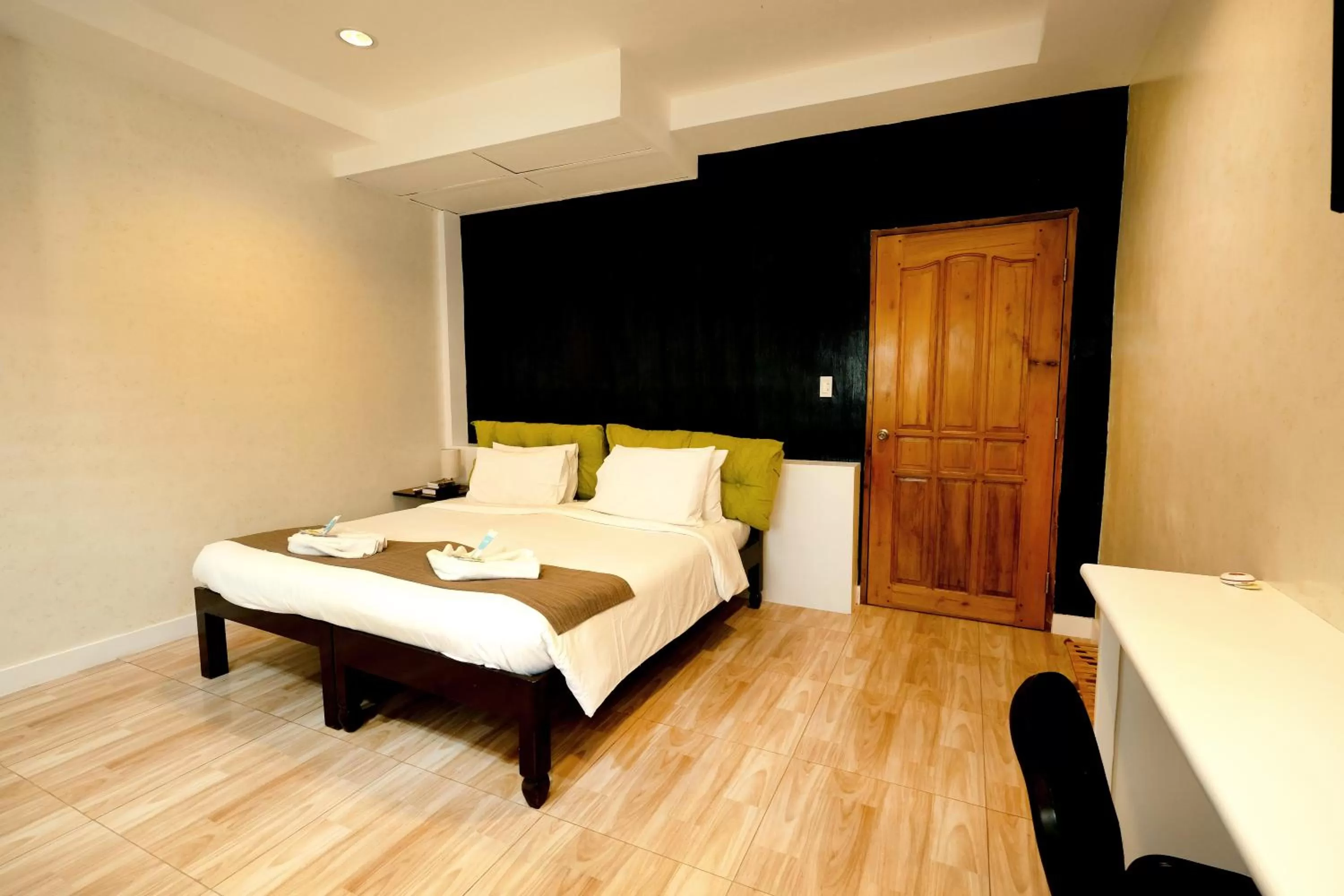 Bed in Pescadores Suites Moalboal