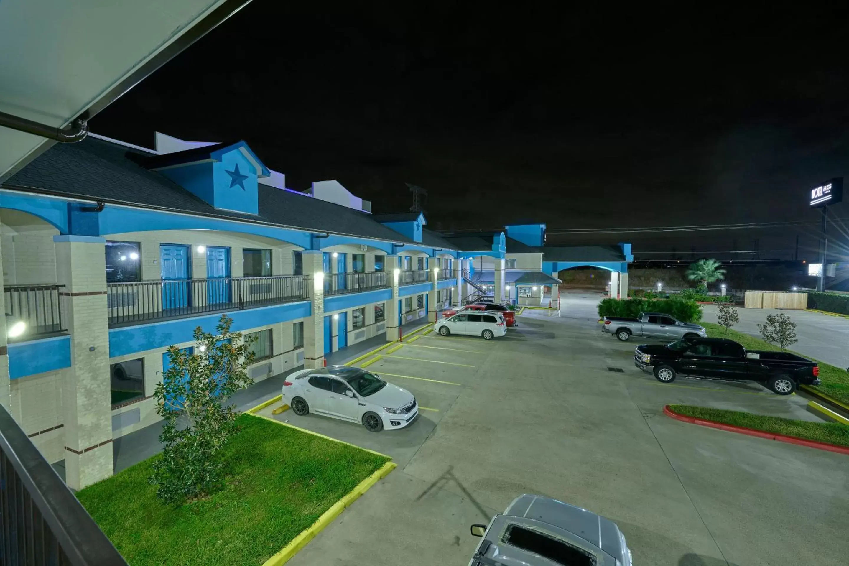 Parking in Hotel Bliss Kemah Boardwalk by OYO