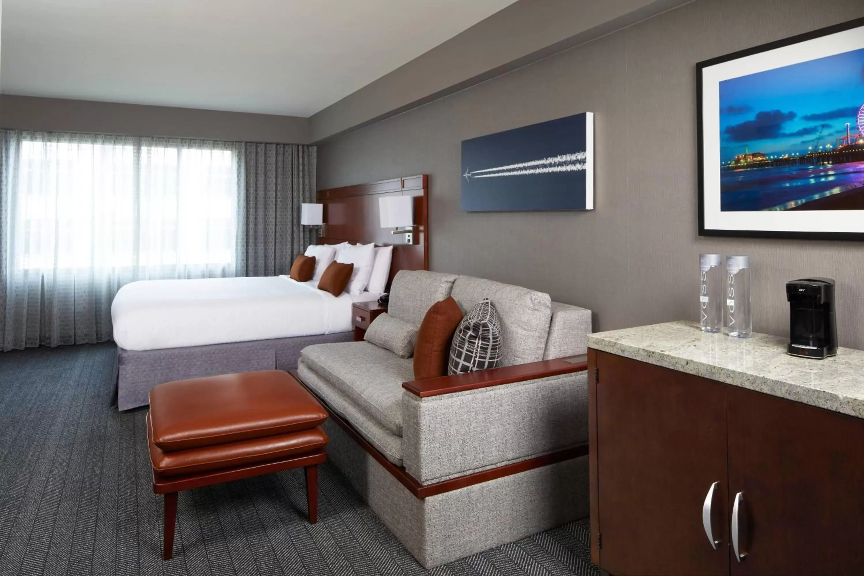 Photo of the whole room, TV/Entertainment Center in Courtyard by Marriott Los Angeles LAX / Century Boulevard