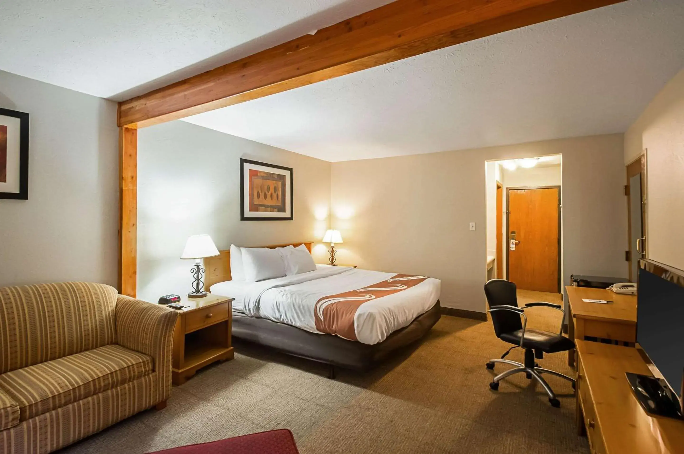 Photo of the whole room, Bed in Quality Inn Photo of the whole room, Bed in Quality Inn