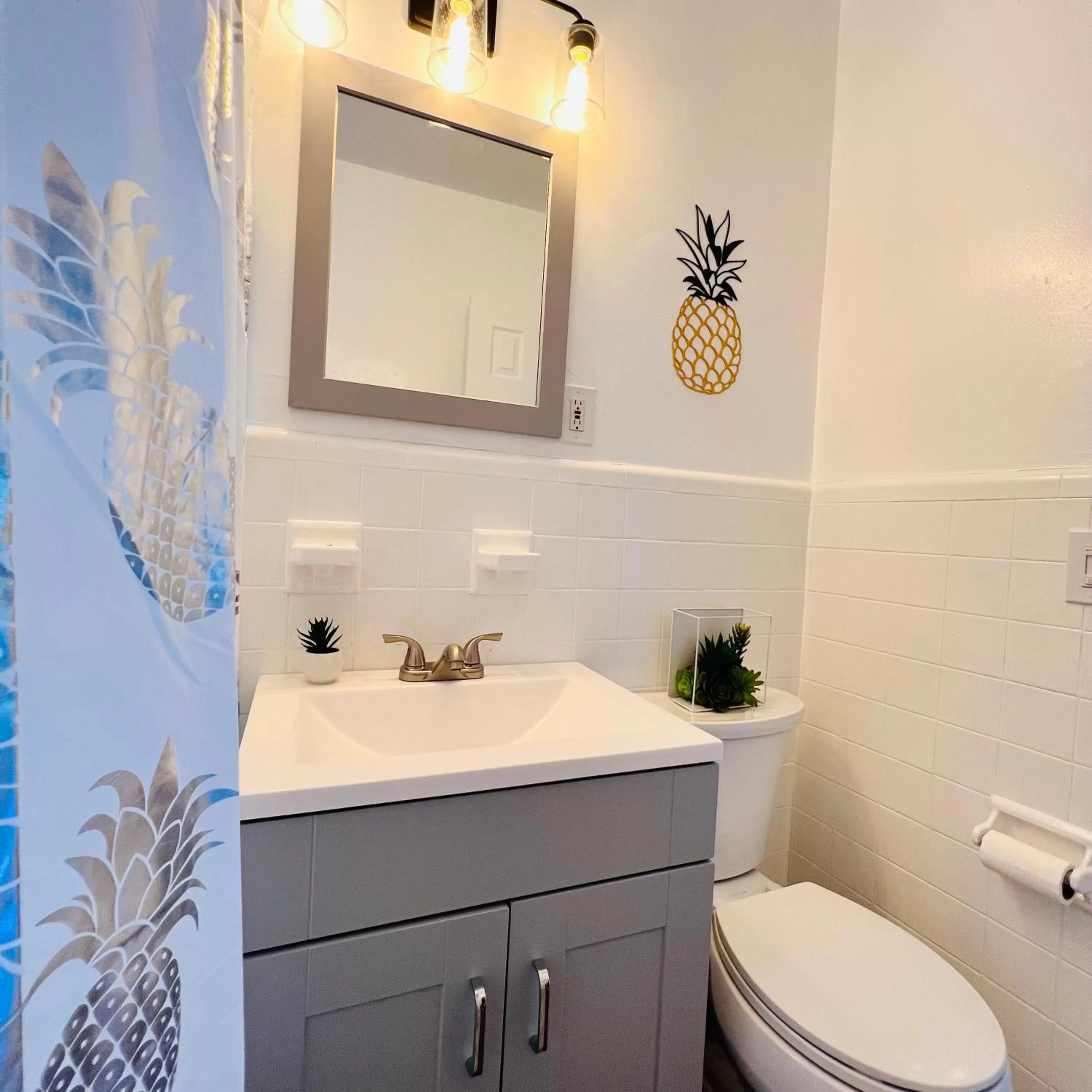 Bathroom in CocoBay 2BR Condos Near Beach, Galleria Mall, Wilton Manors, Cruise Port