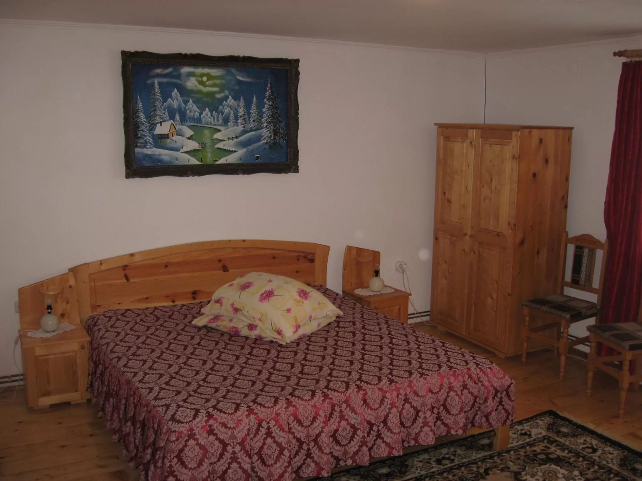 Decorative detail, Bed in Pensiunea Luminita