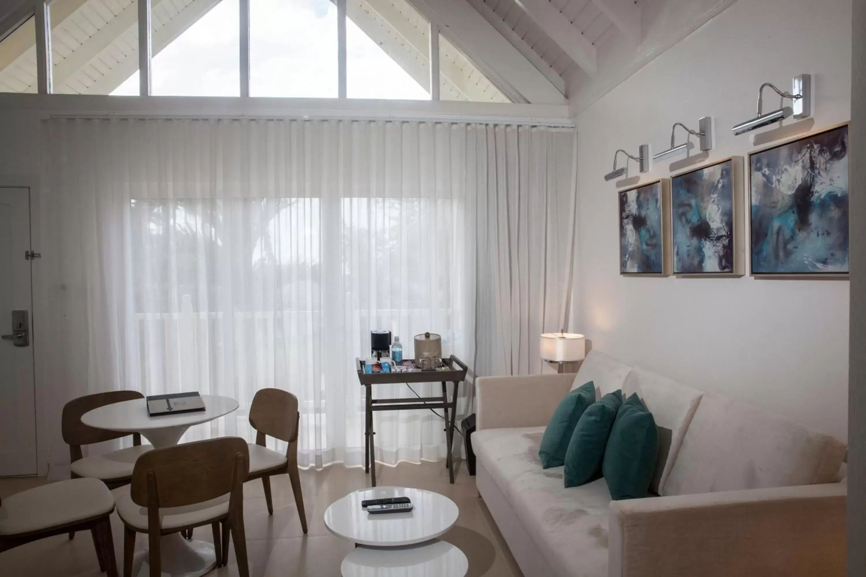 Living room in Azul Beach Resort Negril, Gourmet All Inclusive by Karisma Living room in Azul Beach Resort Negril, Gourmet All Inclusive by Karisma