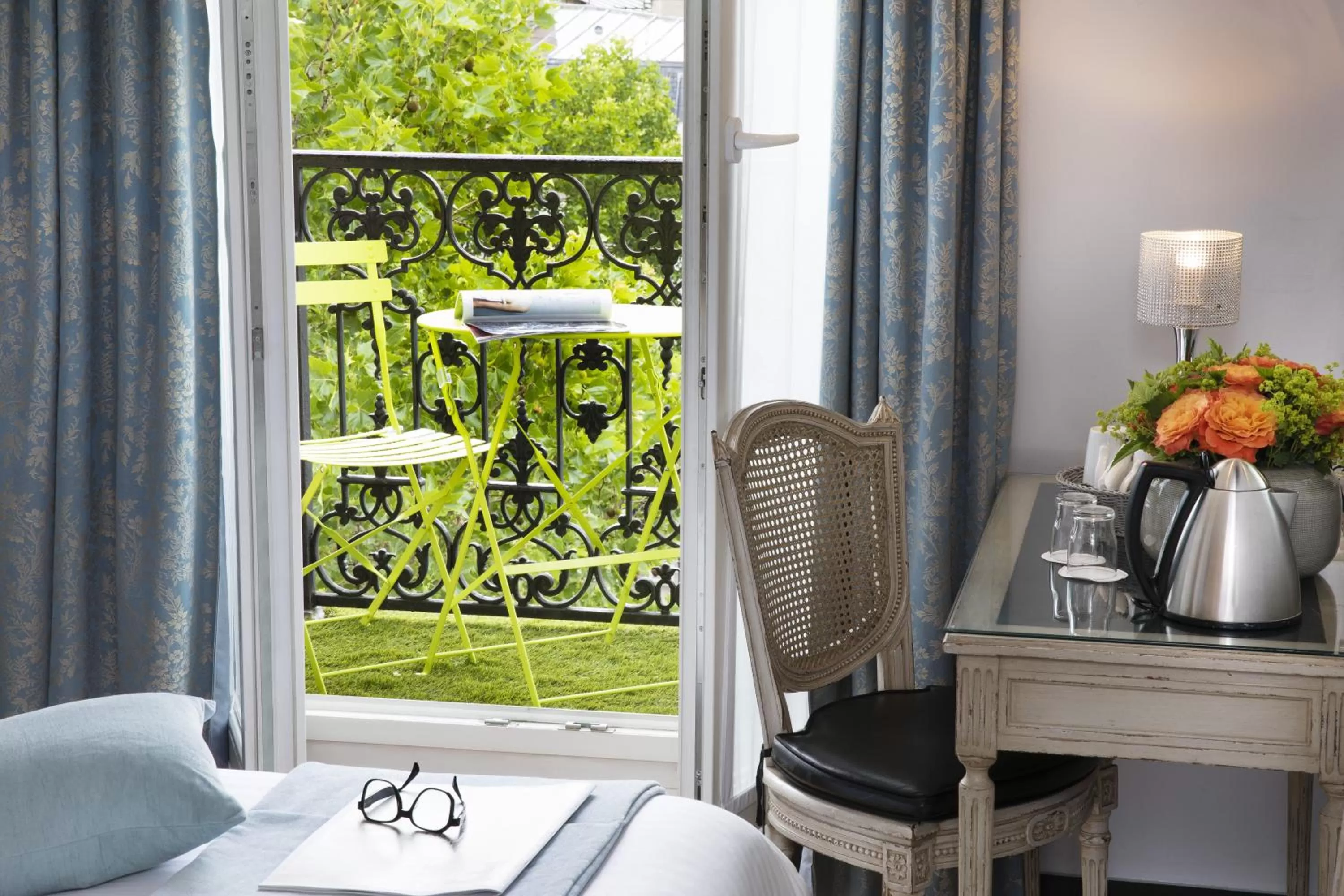 Balcony/Terrace in Hotel Plaza Elysées