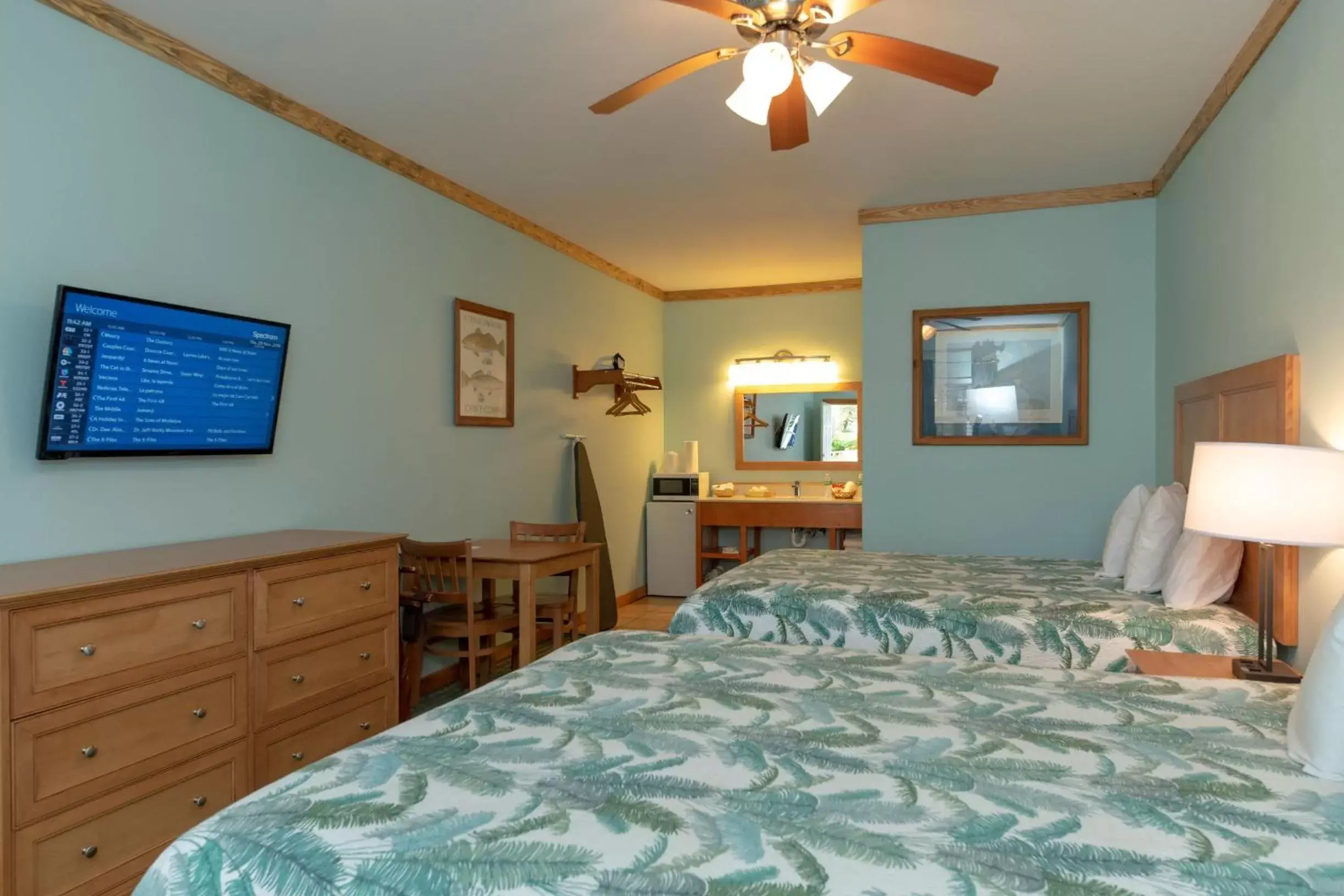 TV and multimedia, Bed in D&R Pelican Bay Resort