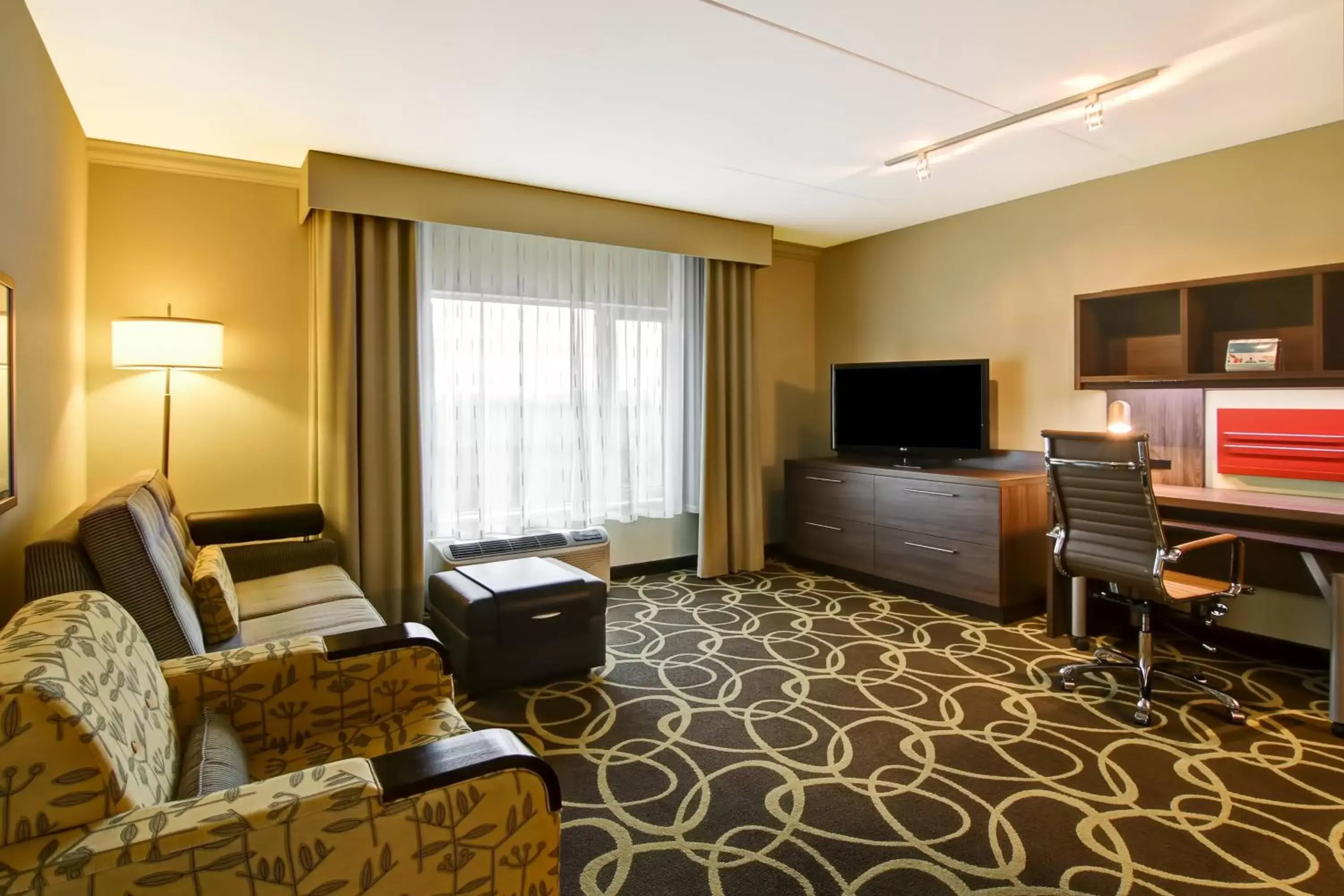 Bedroom, Seating Area in TownePlace Suites by Marriott Kincardine