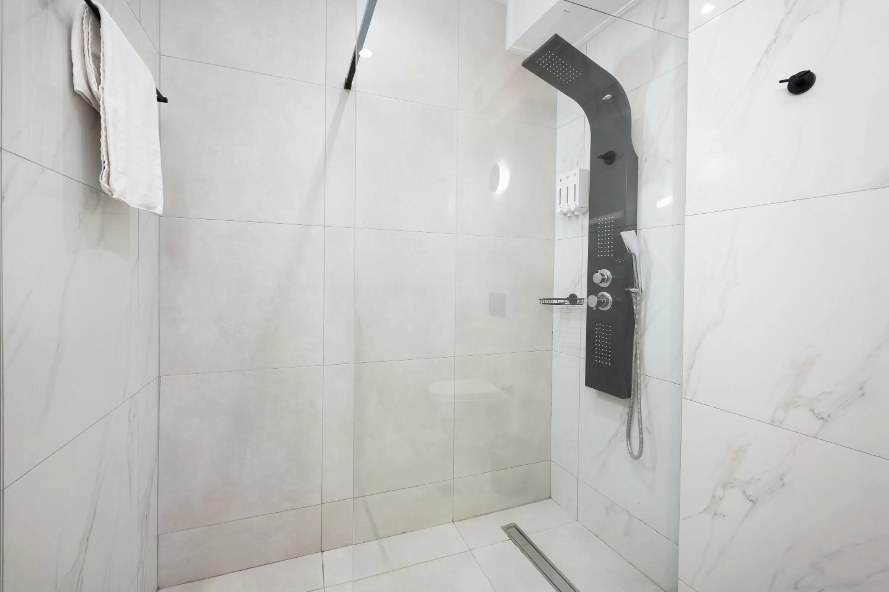 Hot Tub in Enattica Suites