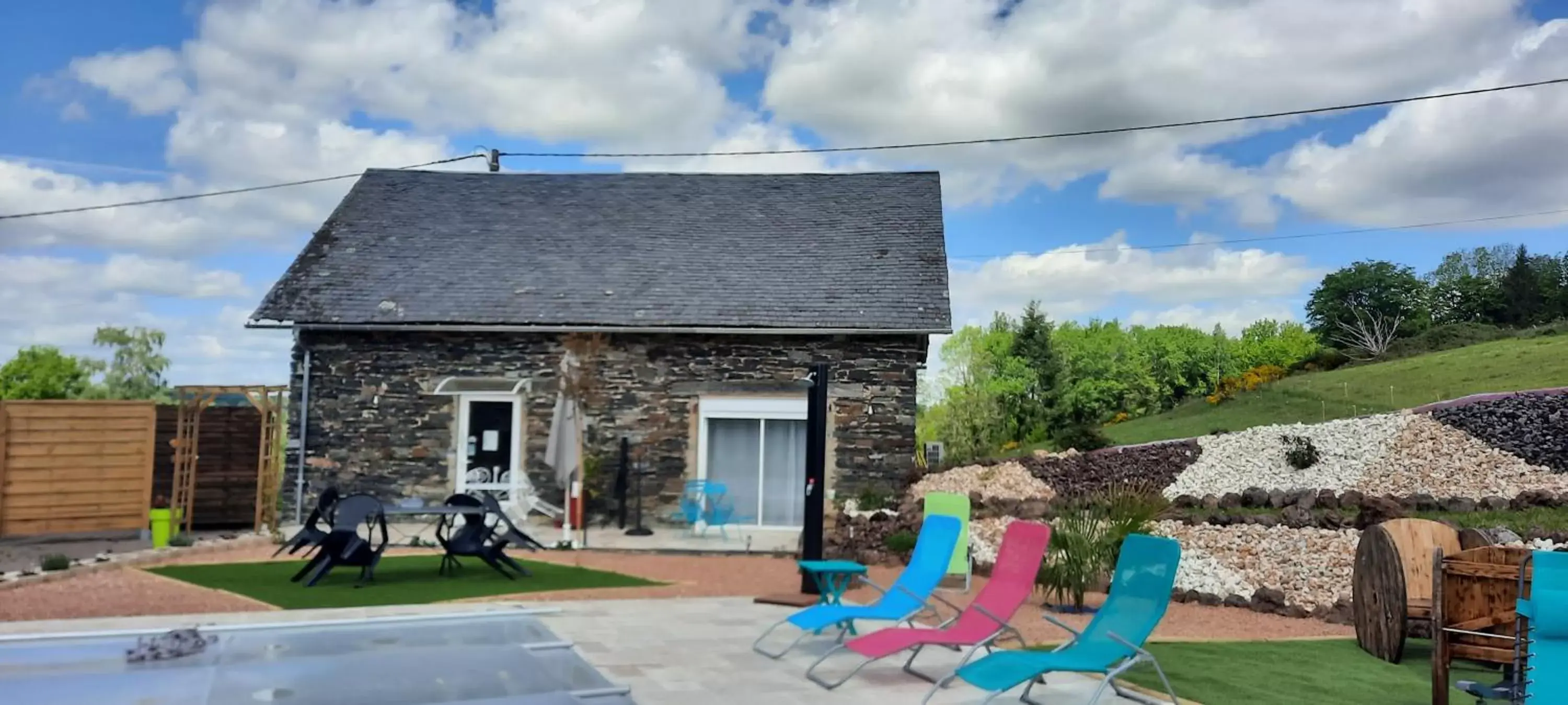 Property building, Swimming Pool in La Clé Du Maumont