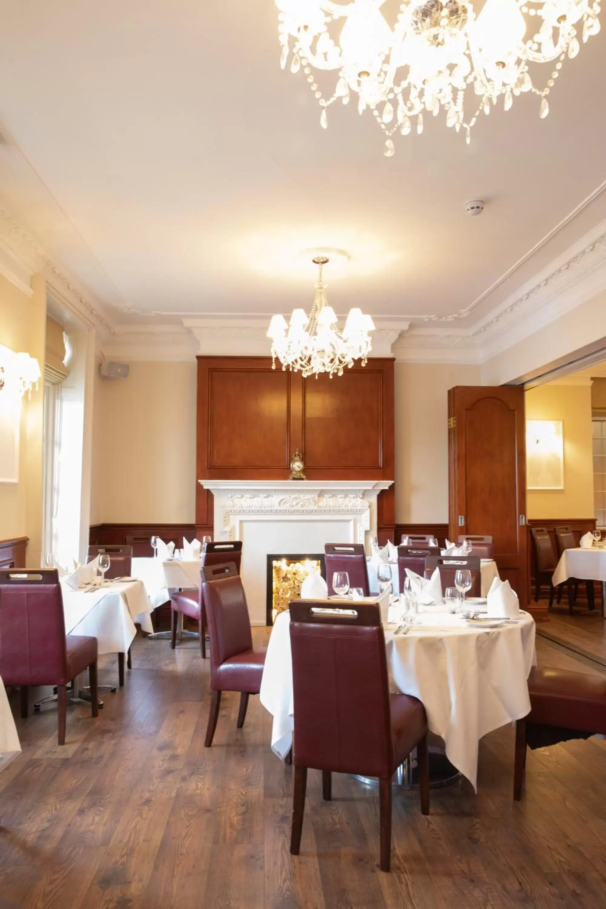 Restaurant/Places to Eat in The Royal Hotel