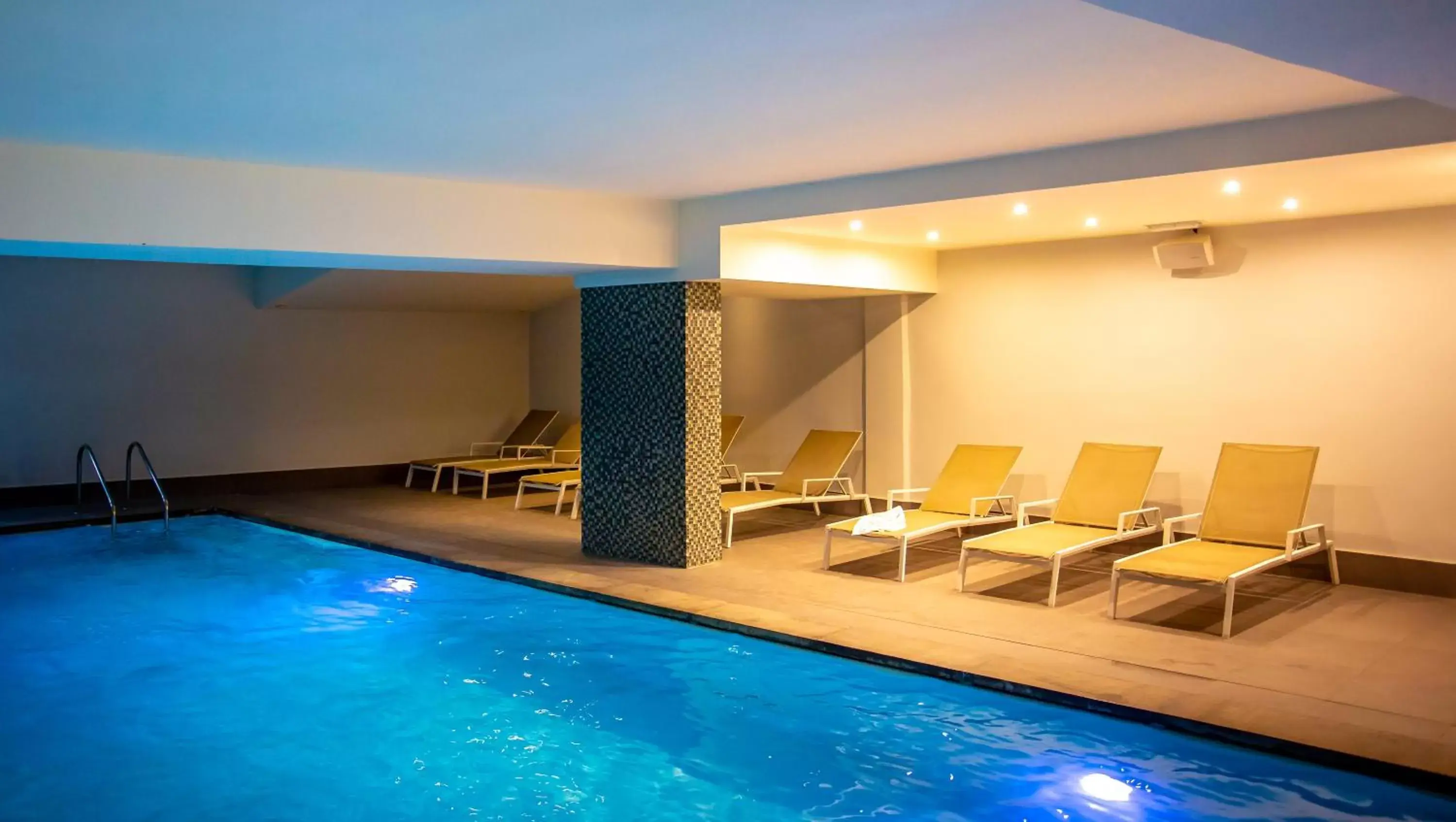 Swimming Pool in Hotel Aazaert by WP Hotels