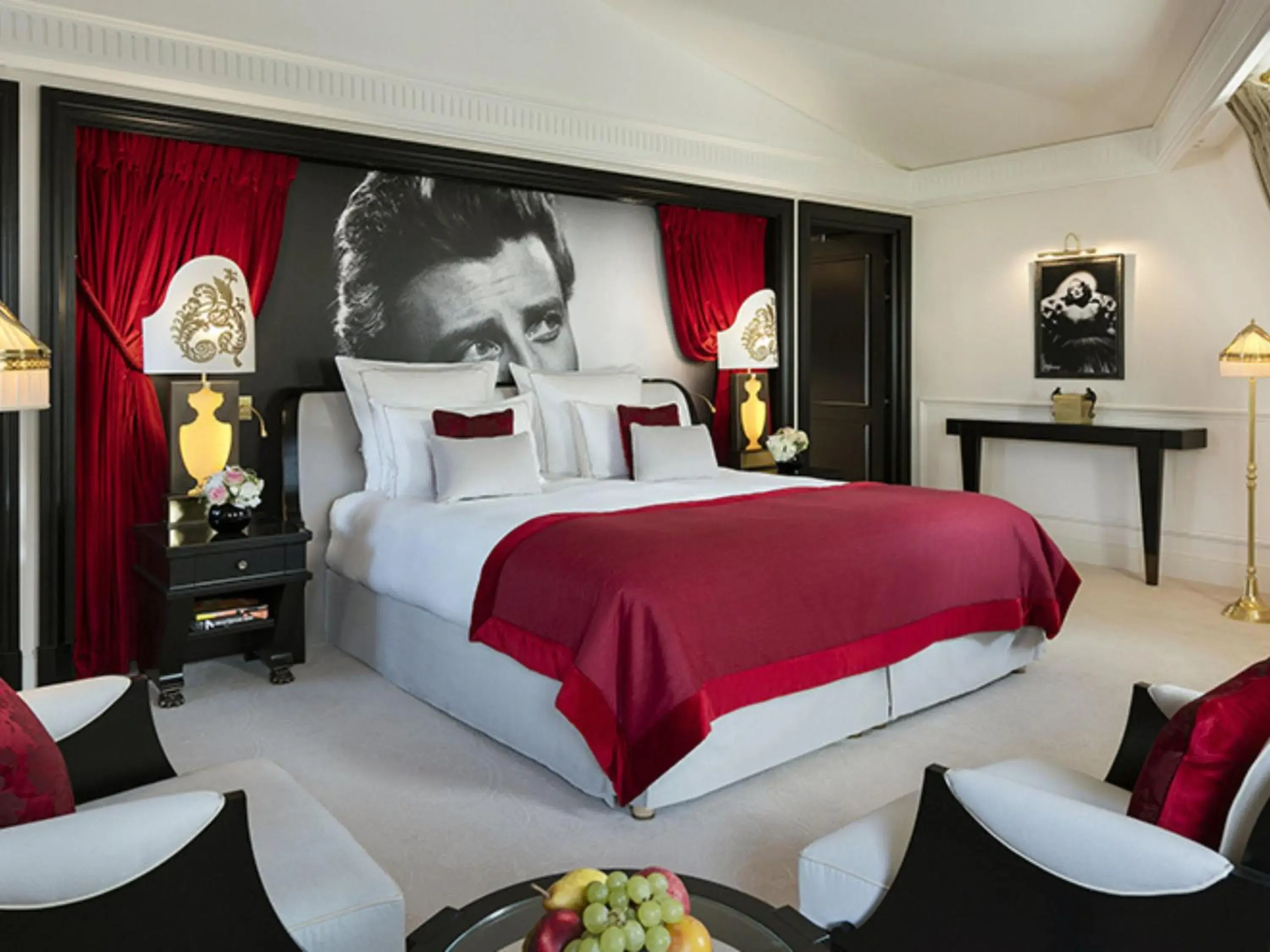 Bedroom, Bed in Hotel Barriere Le Fouquet's