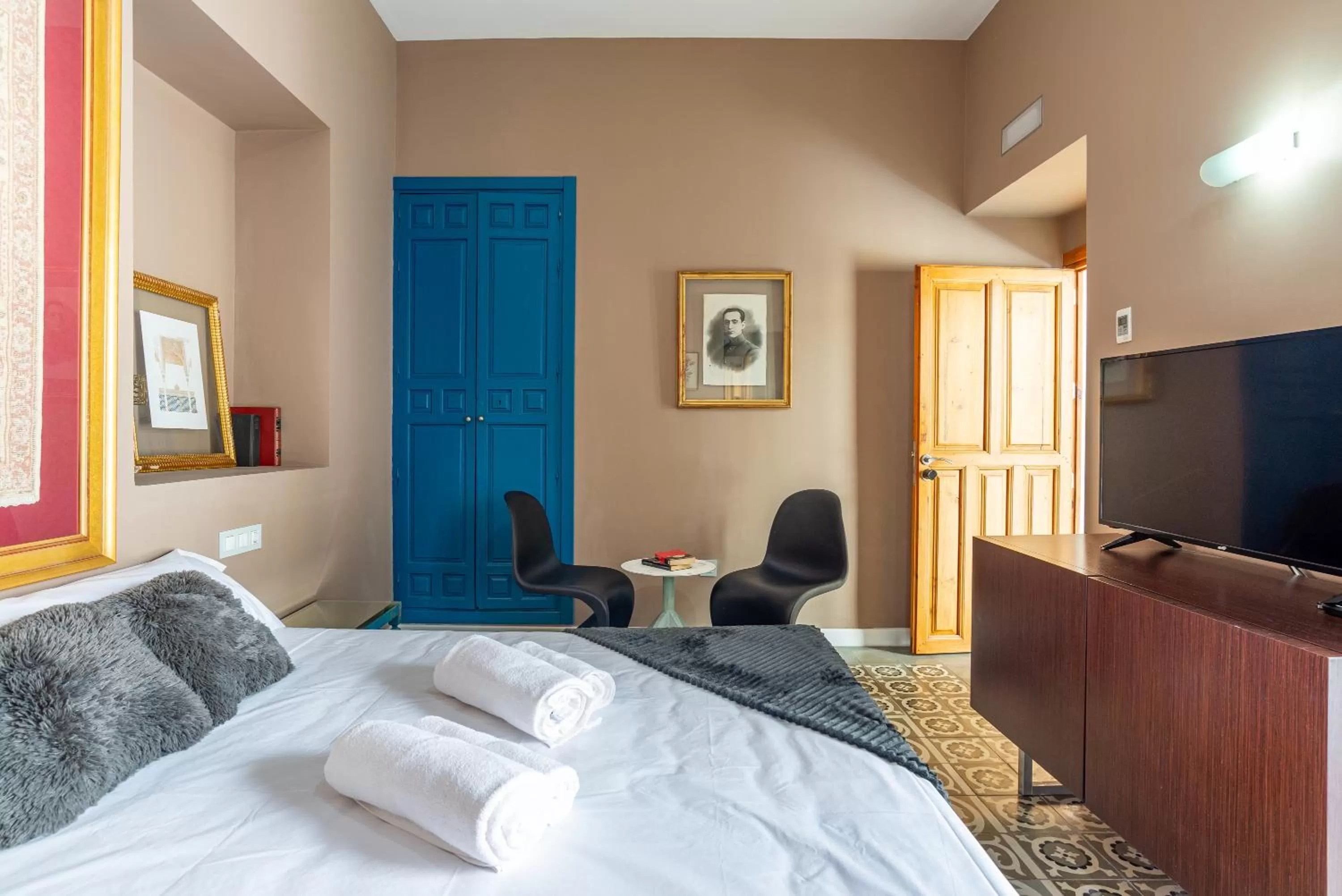 Photo of the whole room, Bed in Hotel Albaicín